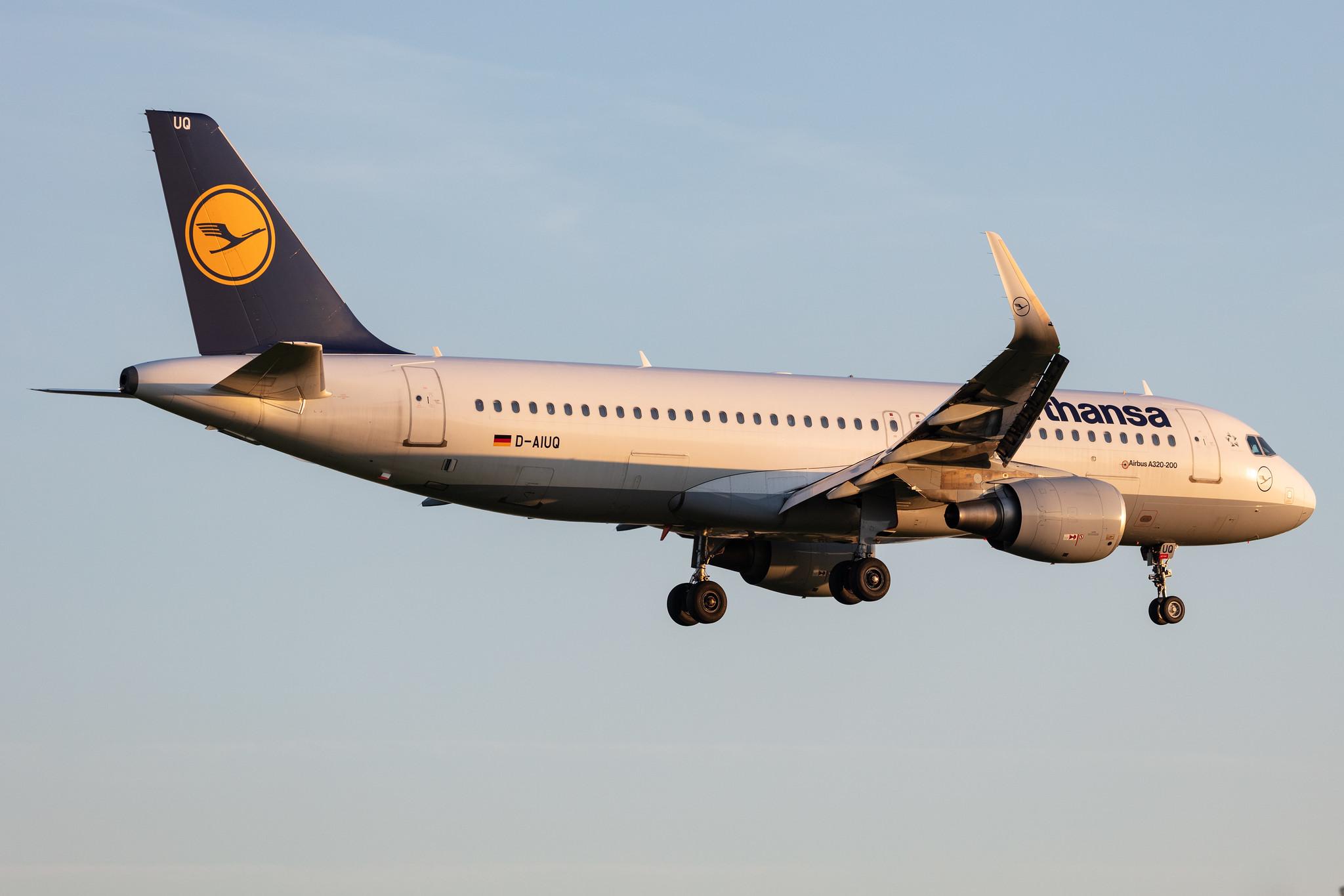 Hamburg Airport: Lufthansa (LH / DLH) |  Airbus A320-214 A320 | D-AIUQ | MSN 6947