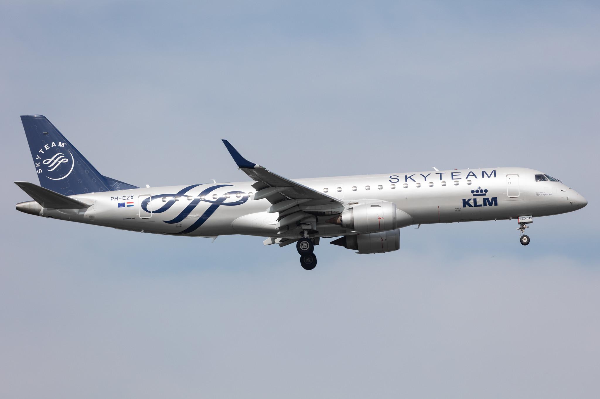 Amsterdam Schiphol: KLM (KL / KLM) |  Livery: SkyTeam Livery | Operator: KLM Cityhopper |  Embraer E190STD E190 | PH-EZX | MSN 19000545