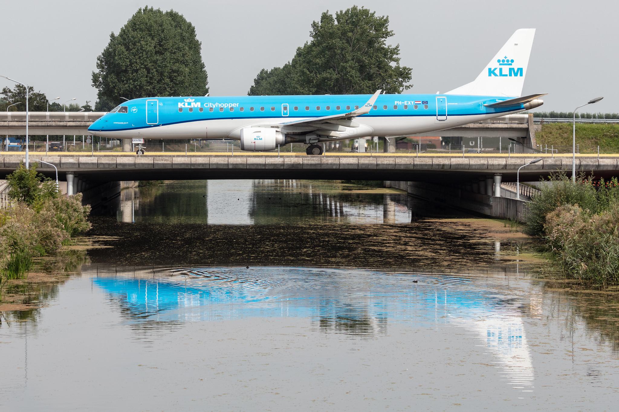 Amsterdam Schiphol: KLM (KL / KLM) | Operator: KLM Cityhopper |  Embraer E190STD E190 | PH-EXY | MSN 19000751