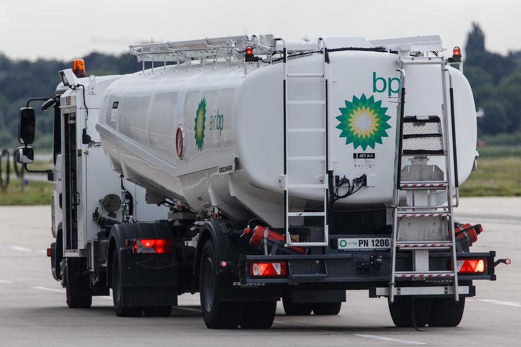 Hamburg Airport: Tankwagen bp PN 1206