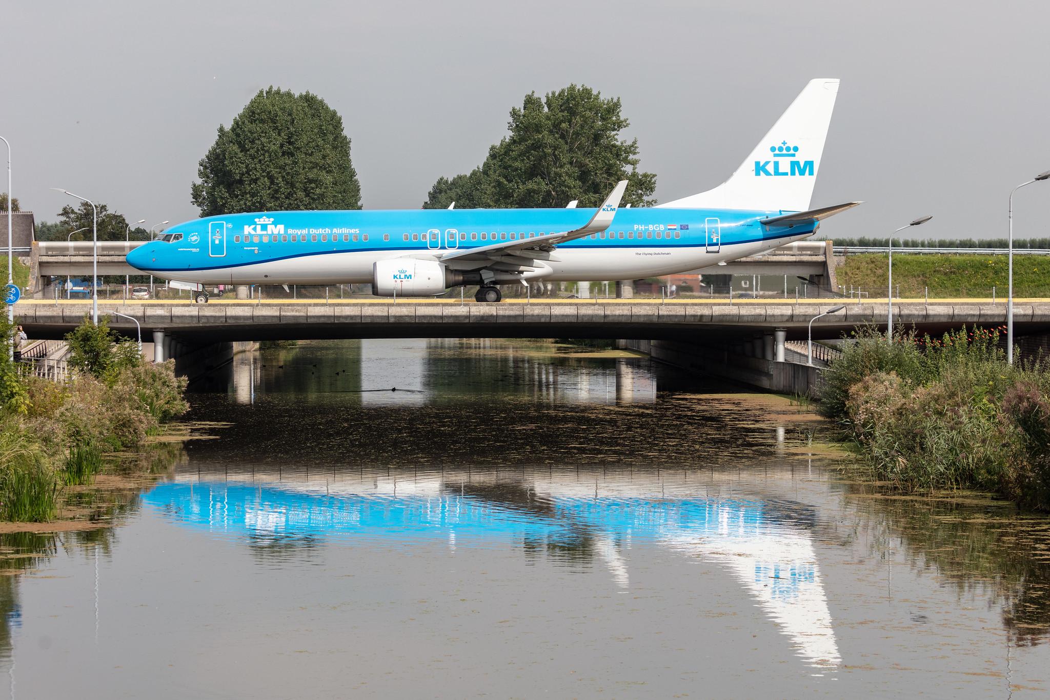 Amsterdam Schiphol: KLM (KL / KLM) |  Boeing 737-8K2 B738 | PH-BGB | MSN 37594