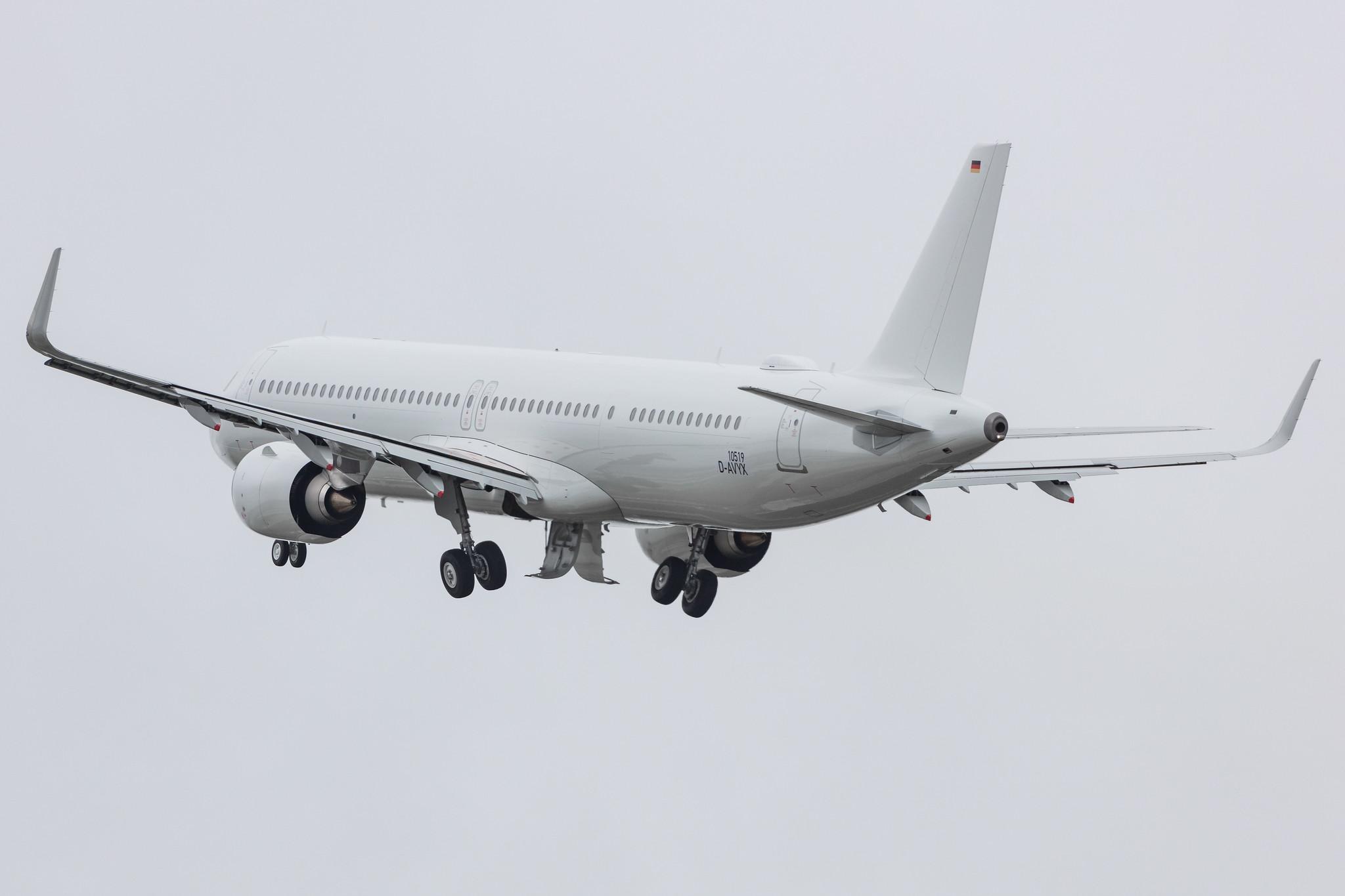 Hamburg Airport: Azores Airlines  (S4 / RZO) |  Airbus A321-253NX A21N | D-AVYX | MSN 10519