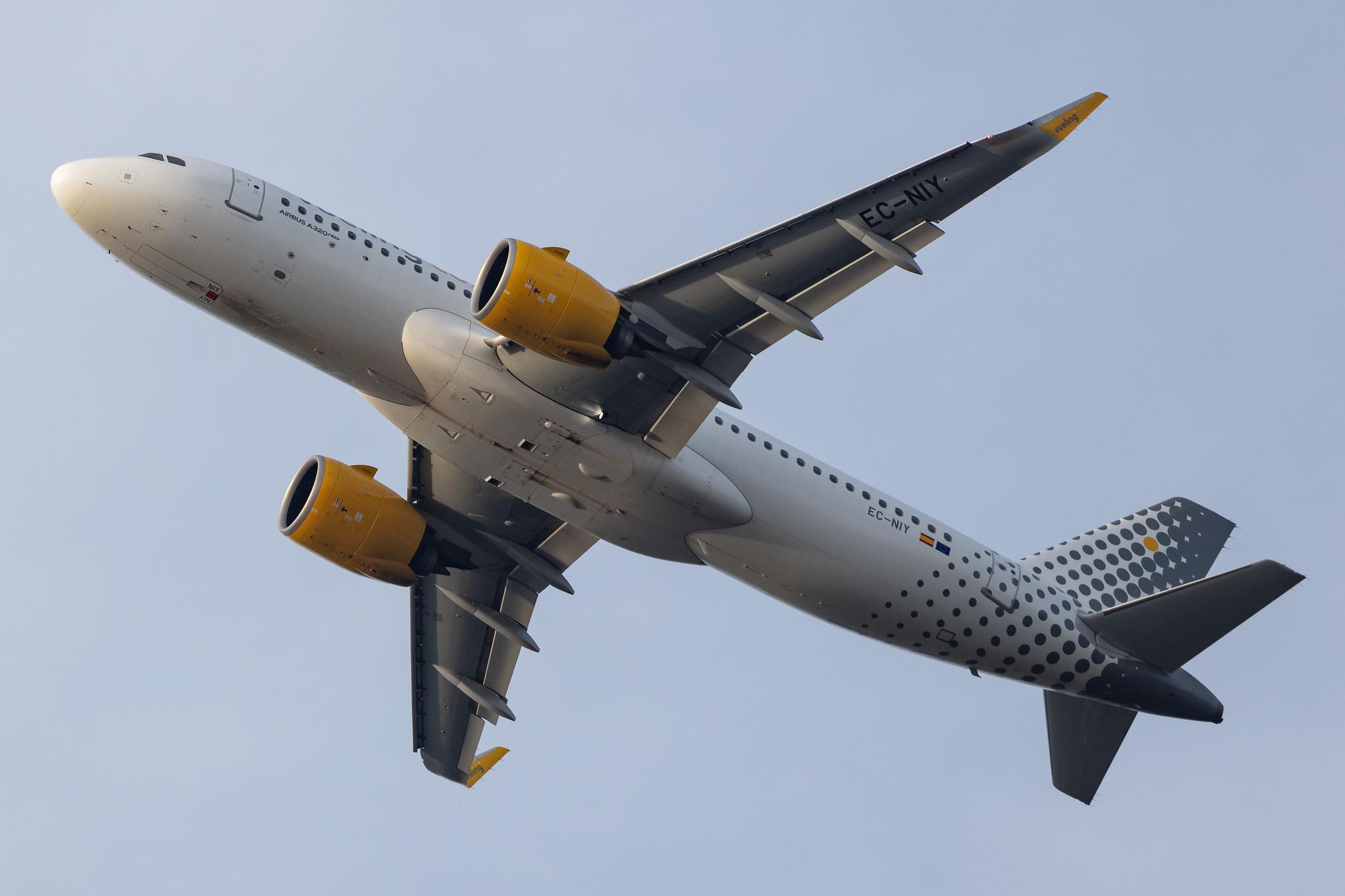 Hamburg Airport: Vueling (VY / VLG) |  Airbus A320-271N A20N | EC-NIY | MSN 10052