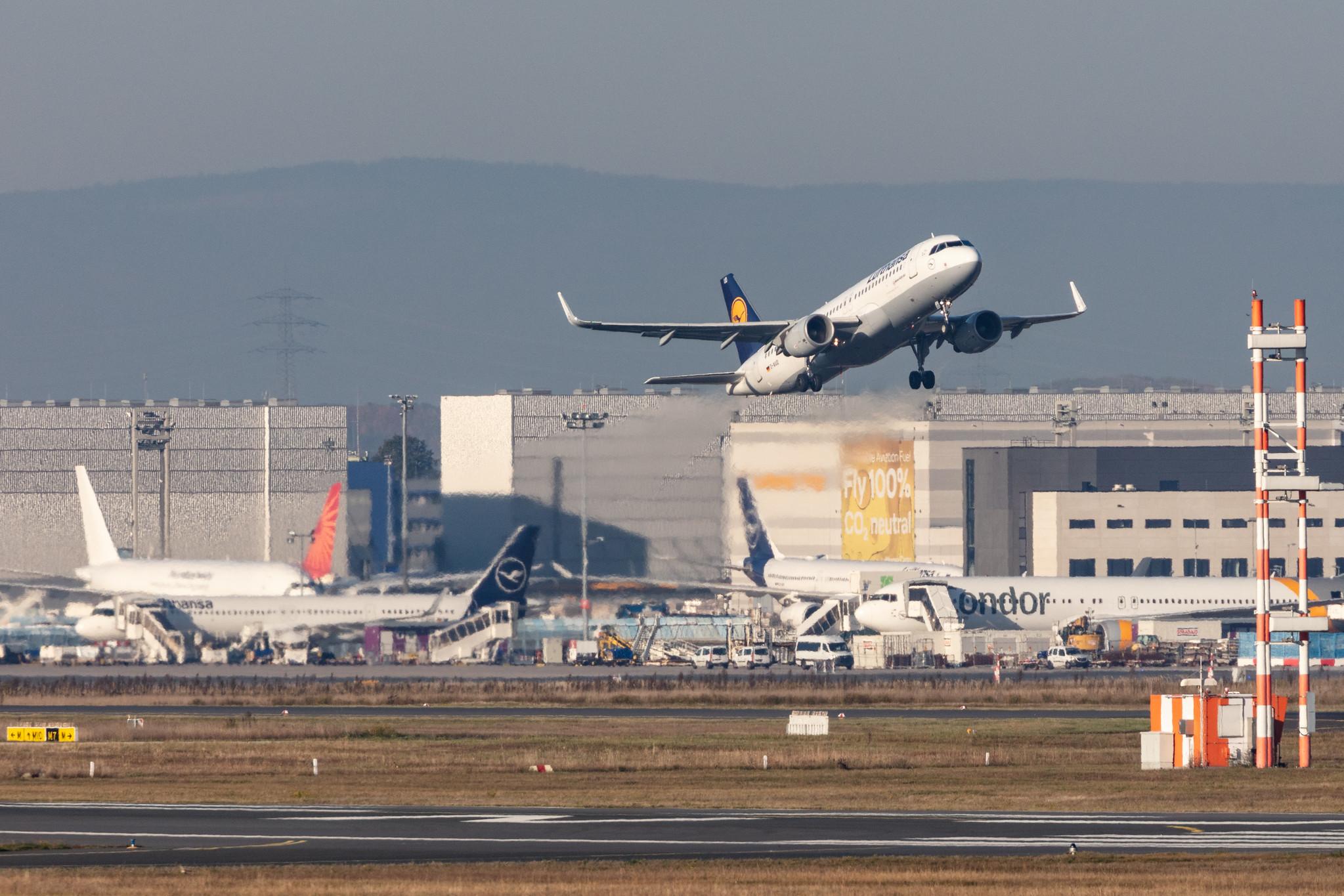 Frankfurt Airport: Lufthansa (LH / DLH) |  Airbus A320-214 A320 | D-AIUD | MSN 6033