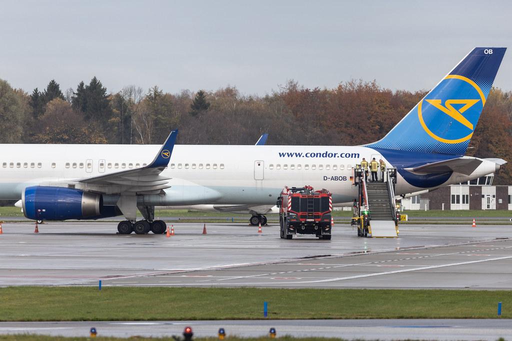 Hamburg Airport: Condor (DE / CFG) |  Boeing 757-330 B753 | D-ABOB | MSN 29017