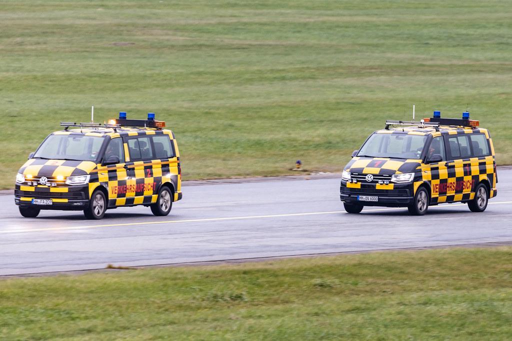Hamburg Airport: Follow me-Fahrzeuge des Hamburg Airport 1 und 2