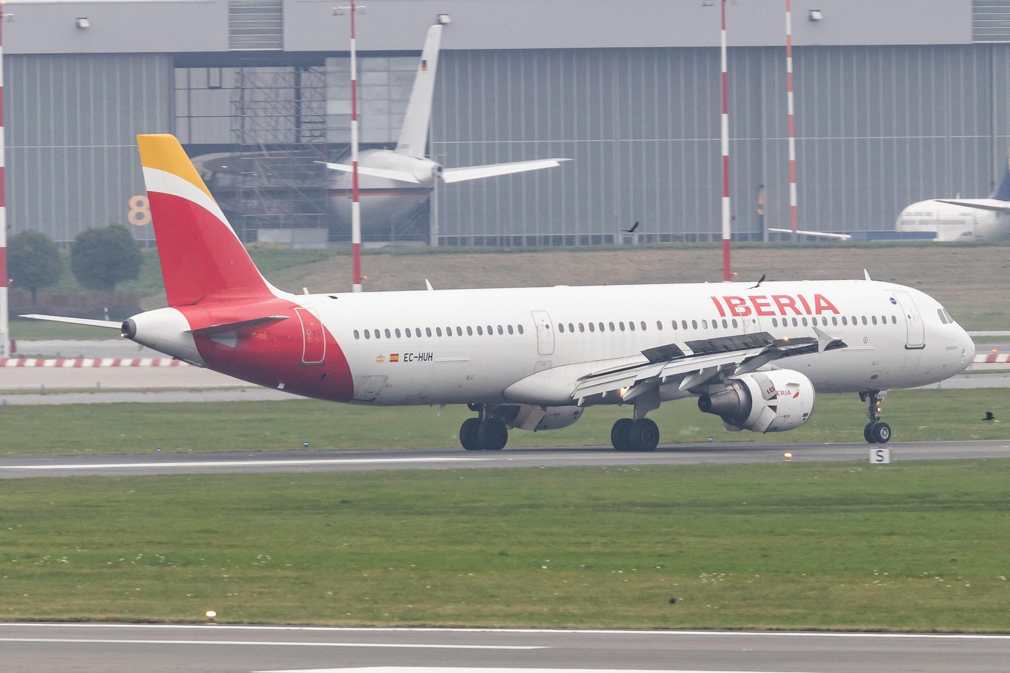 Hamburg Airport: Iberia (IB / IBE) |  Airbus A321-212 A321 | EC-HUH | MSN 1021