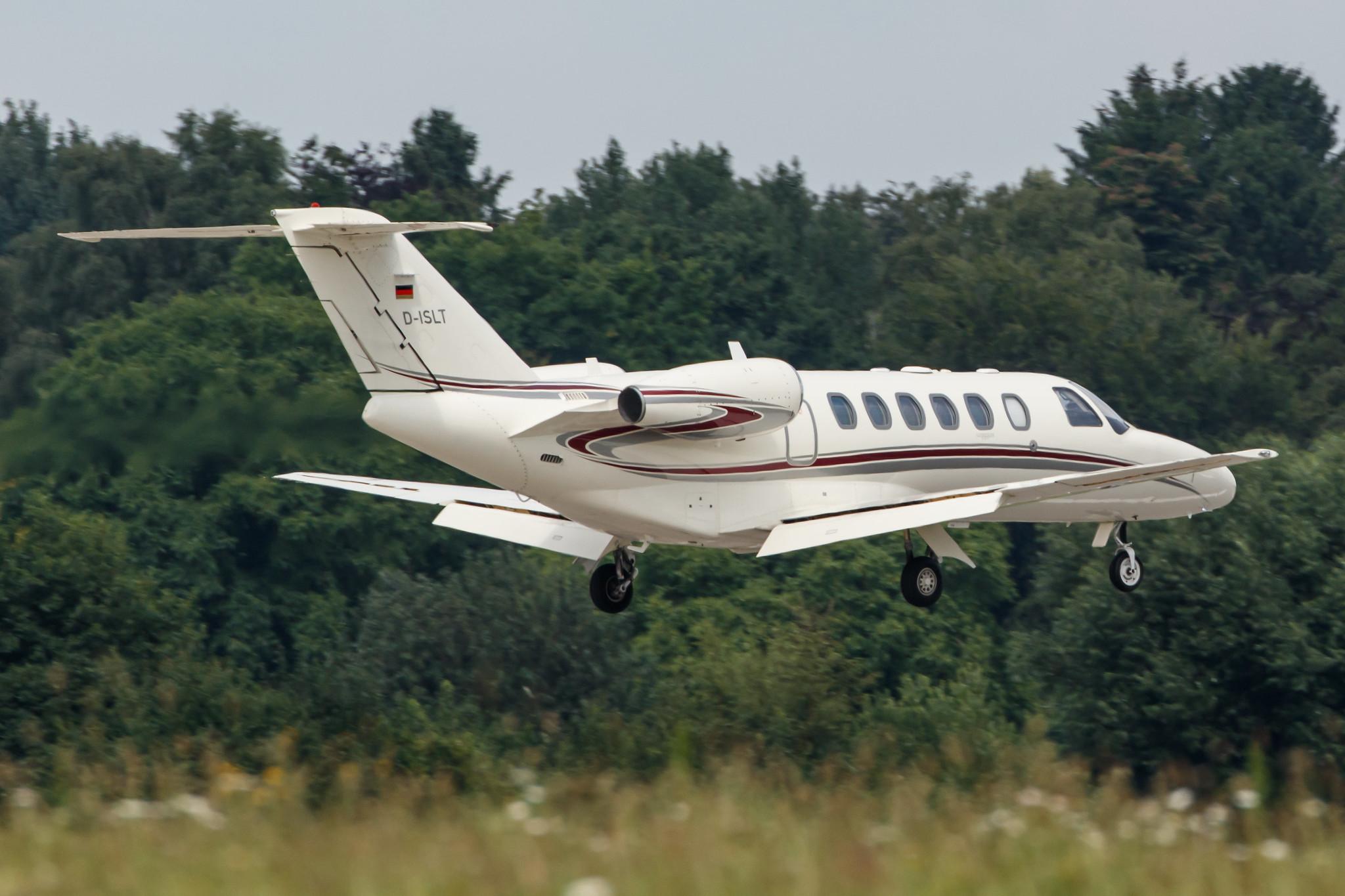 Hamburg Airport: Sylt Air (7E / AWU) |  Cessna 525A CitationJet CJ2+ C25A | D-ISLT | MSN 525A-0427
