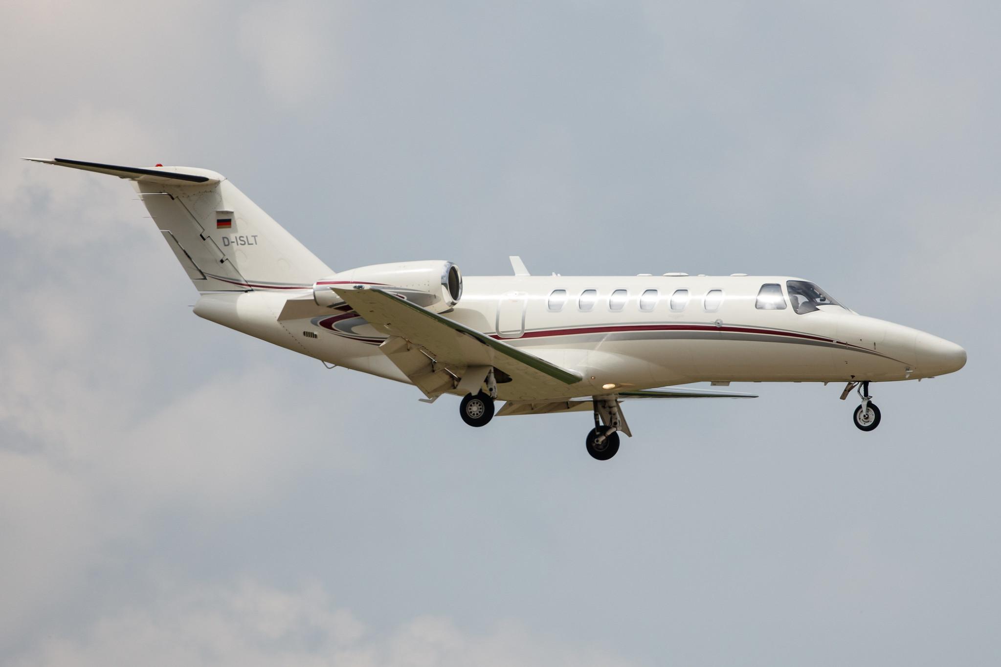 Hamburg Airport: Sylt Air (7E / AWU) |  Cessna 525A CitationJet CJ2+ C25A | D-ISLT | MSN 525A-0427