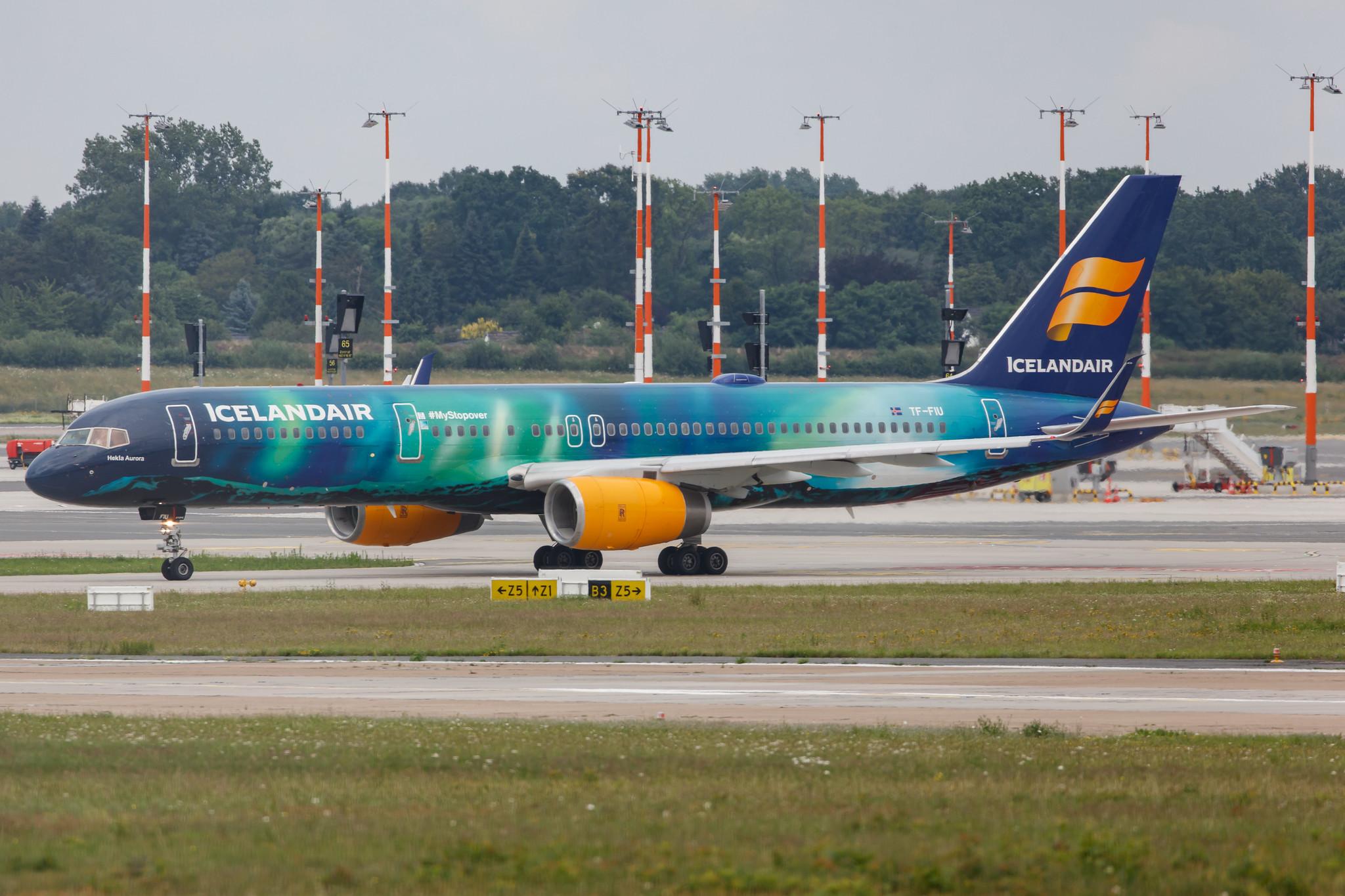 Hamburg Airport: Icelandair (FI / ICE) |  Livery: Aurora Borealis Livery |  Boeing 757-256 B752 | TF-FIU | MSN 26243
