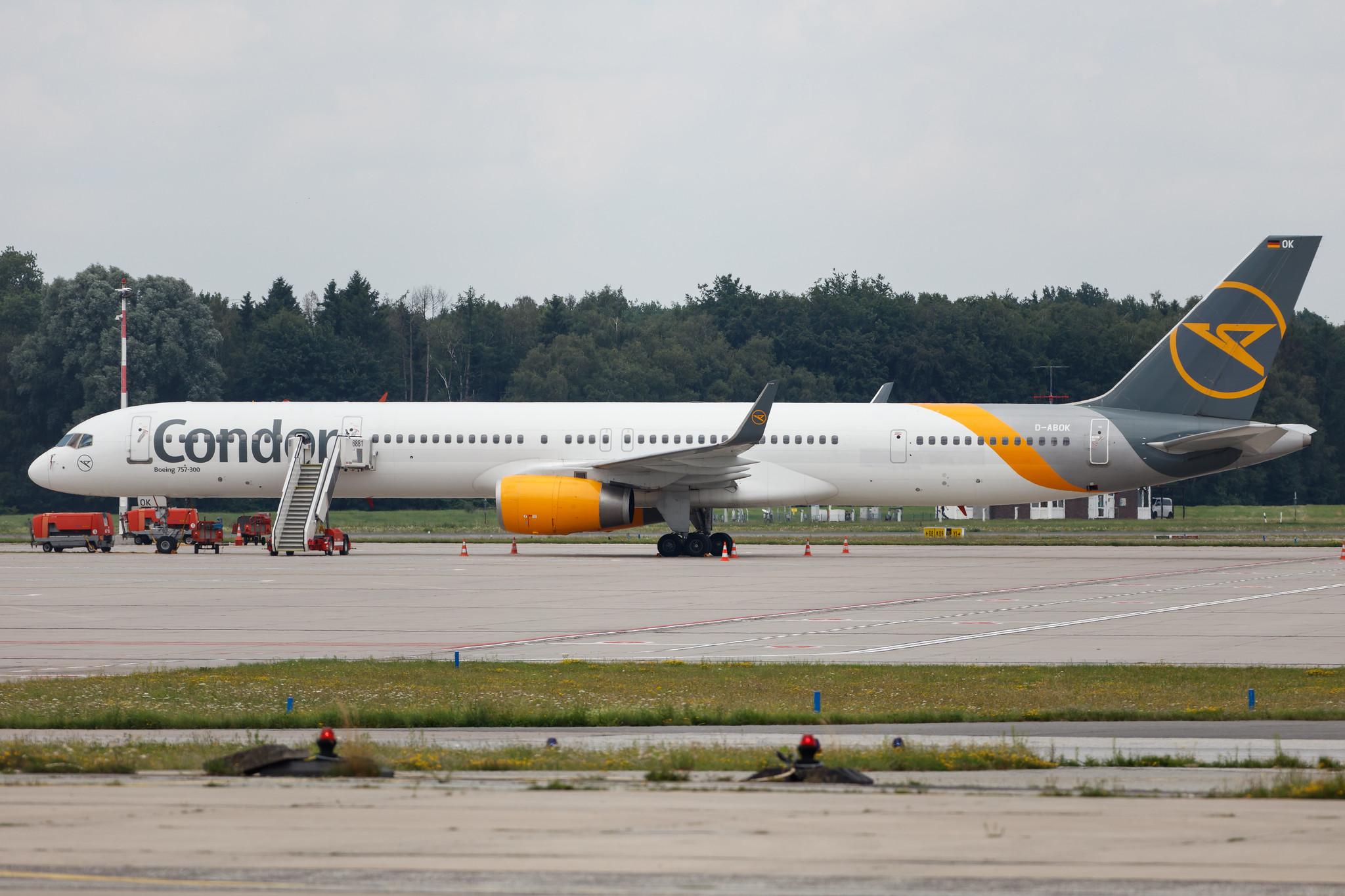 Hamburg Airport: Condor (DE / CFG) |  Boeing 757-330 B753 | D-ABOK | MSN 29020