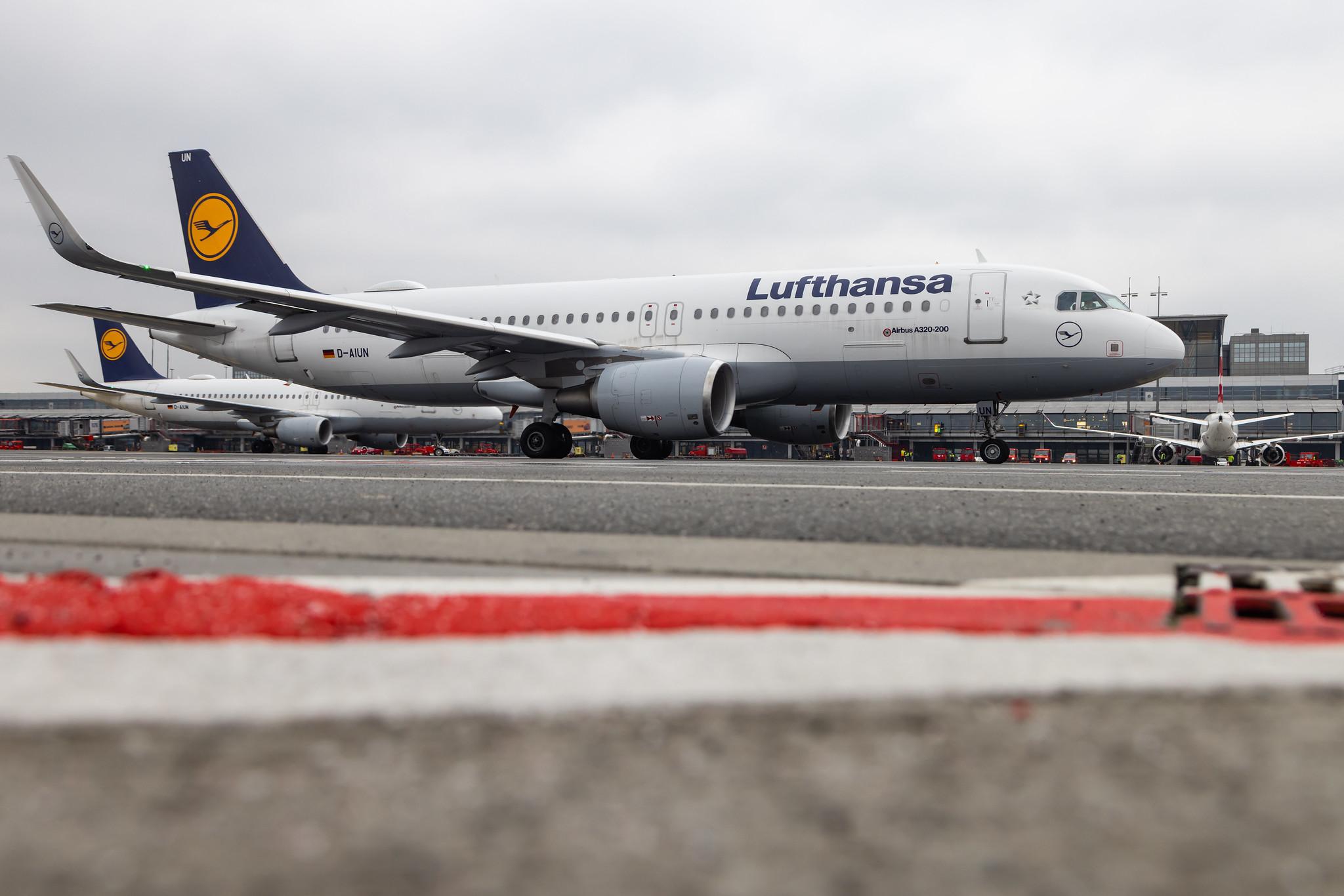Hamburg Airport: Lufthansa (LH / DLH) |  Airbus A320-214 A320 | D-AIUN | MSN 6549