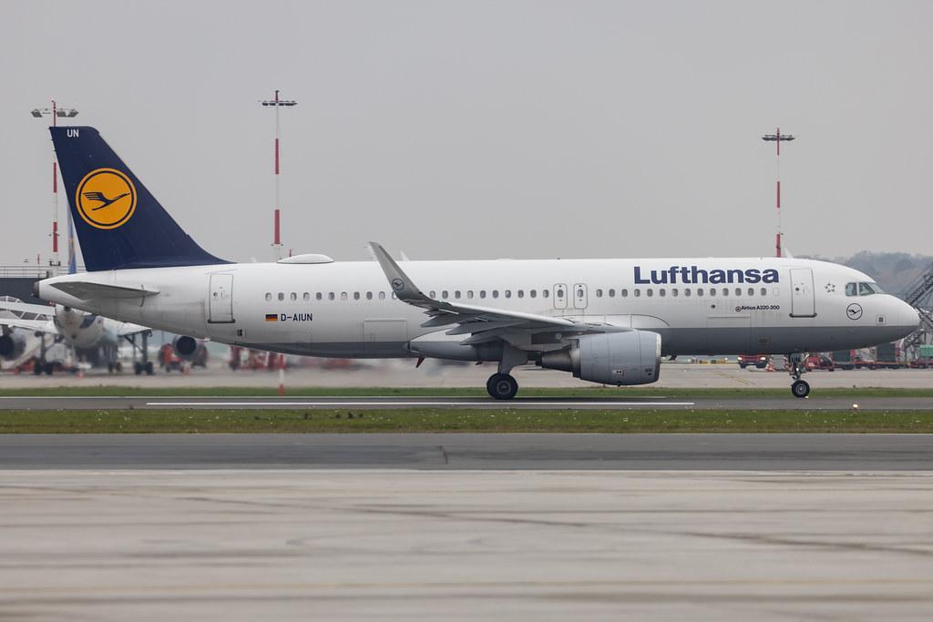 Hamburg Airport: Lufthansa (LH / DLH) |  Airbus A320-214 A320 | D-AIUN | MSN 6549