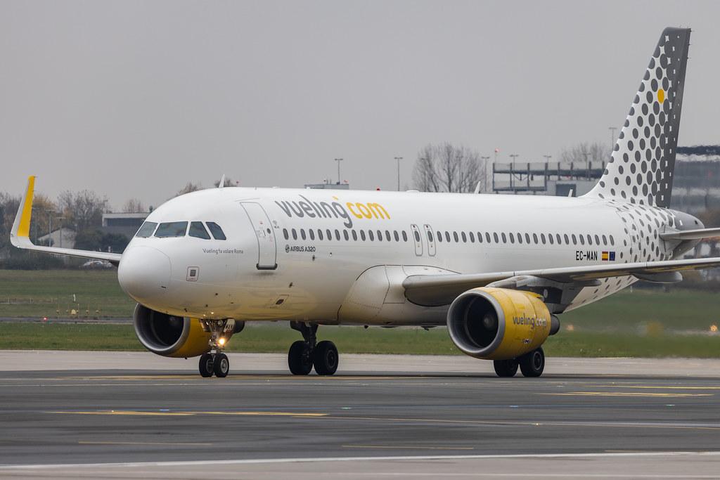 Hamburg Airport: Vueling (VY / VLG) |  Airbus A320-214 A320 | EC-MAN | MSN 6079