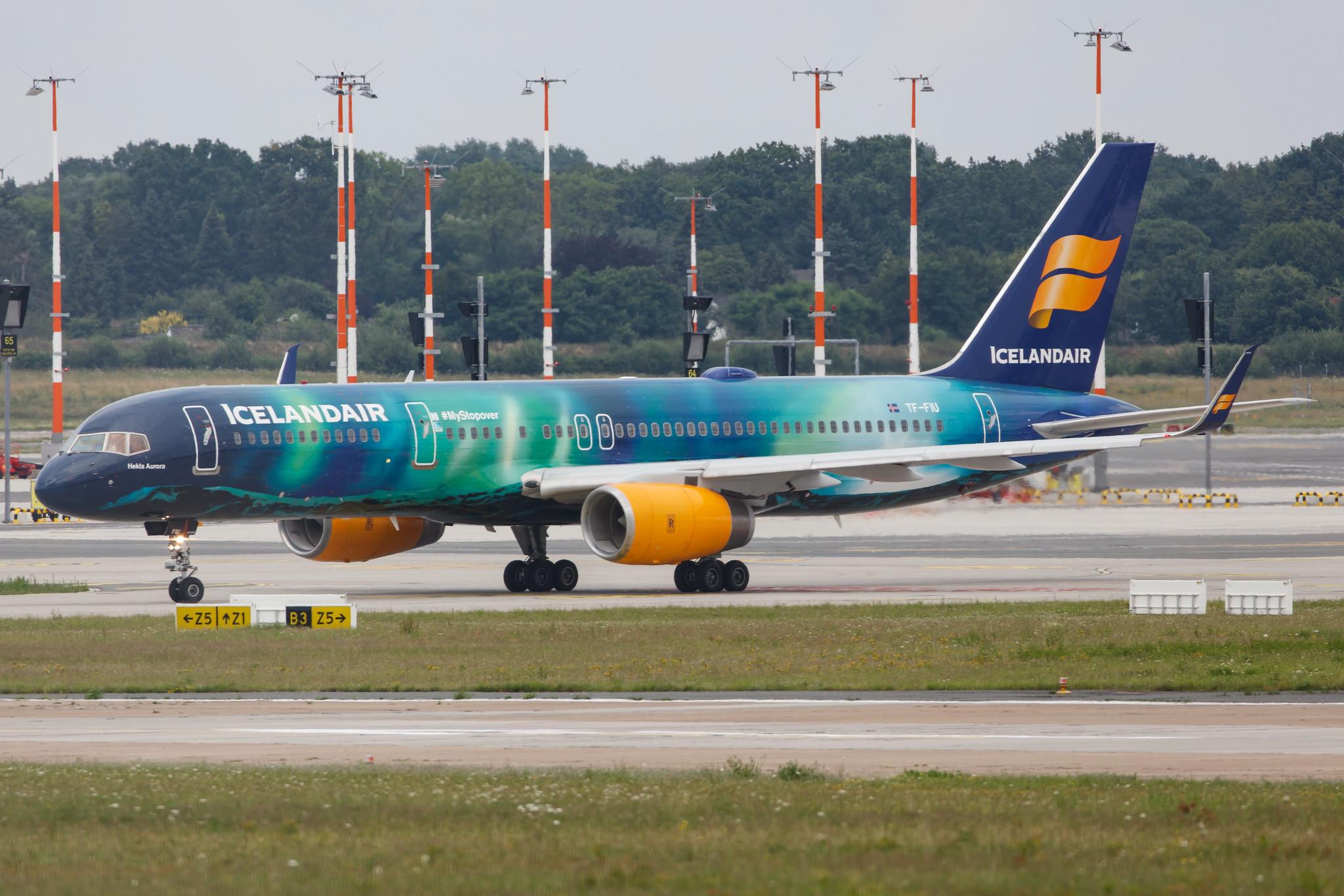Hamburg Airport: Icelandair (FI / ICE) |  Livery: Aurora Borealis Livery |  Boeing 757-256 B752 | TF-FIU | MSN 26243