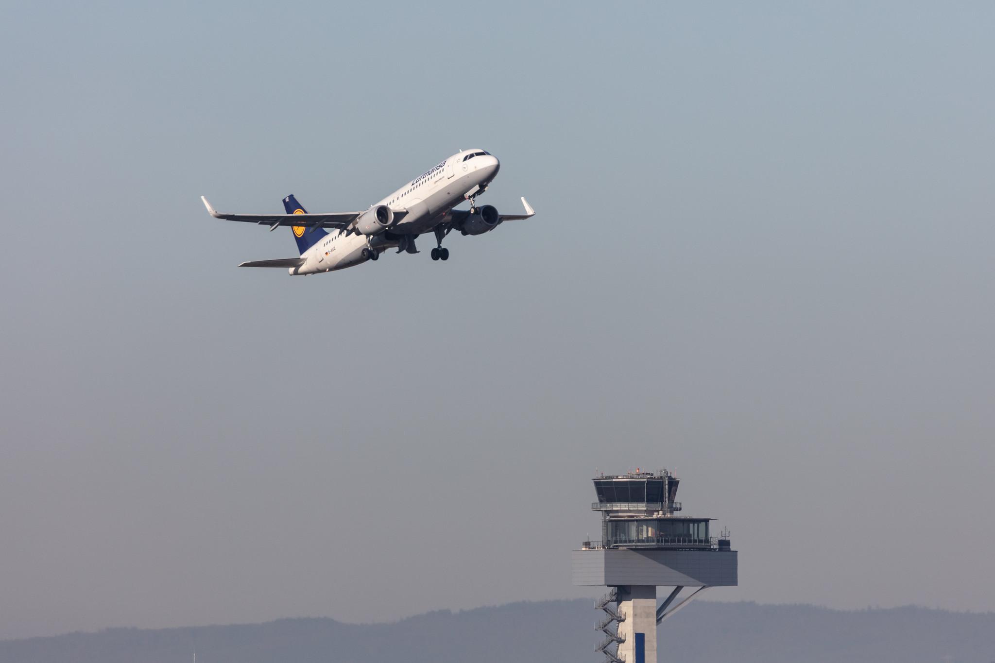 Frankfurt Airport: Lufthansa (LH / DLH) |  Airbus A320-214 A320 | D-AIUZ | MSN 7625