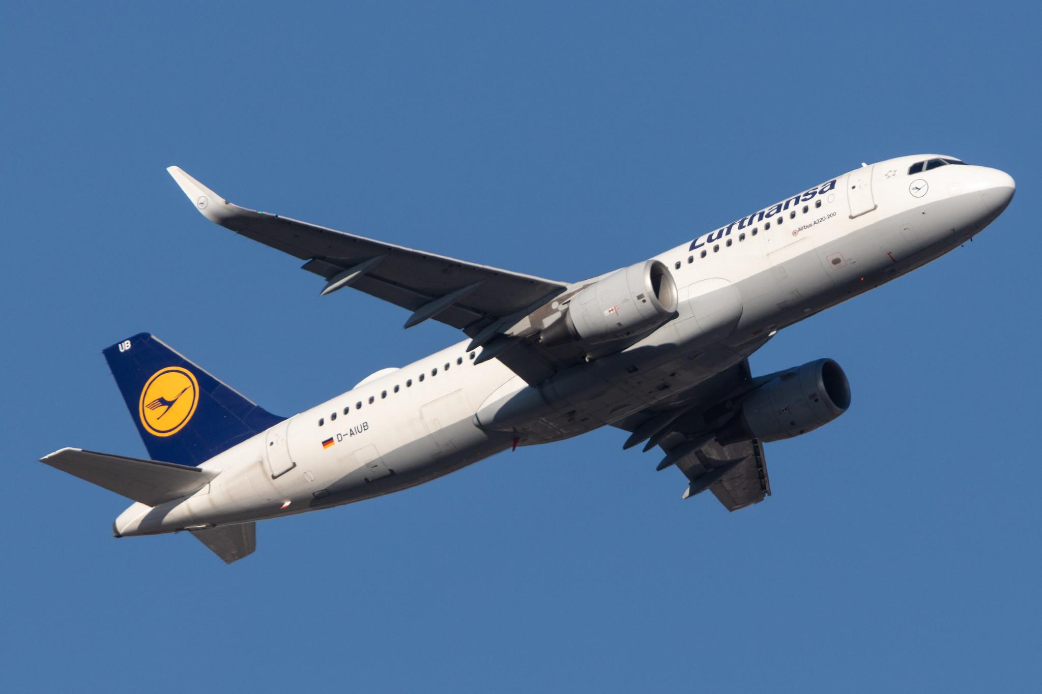 Frankfurt Airport: Lufthansa (LH / DLH) |  Airbus A320-214 A320 | D-AIUB | MSN 5972
