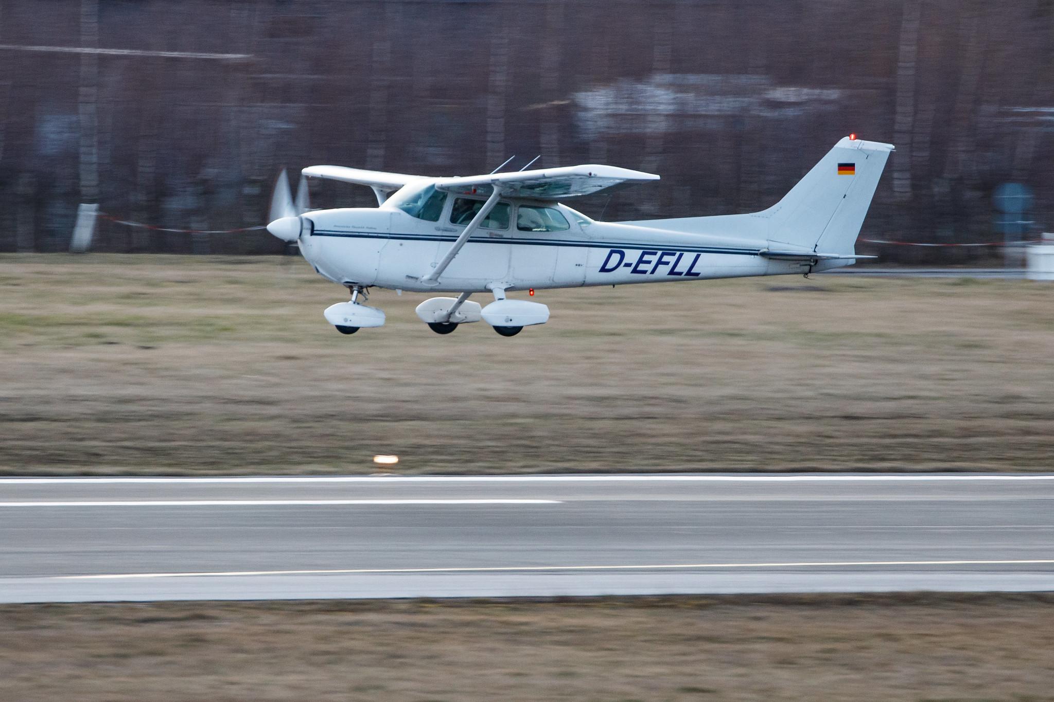 Hamburg Airport: Private owner |  Cessna 172P Skyhawk C172 | D-EFLL | MSN 172-75489