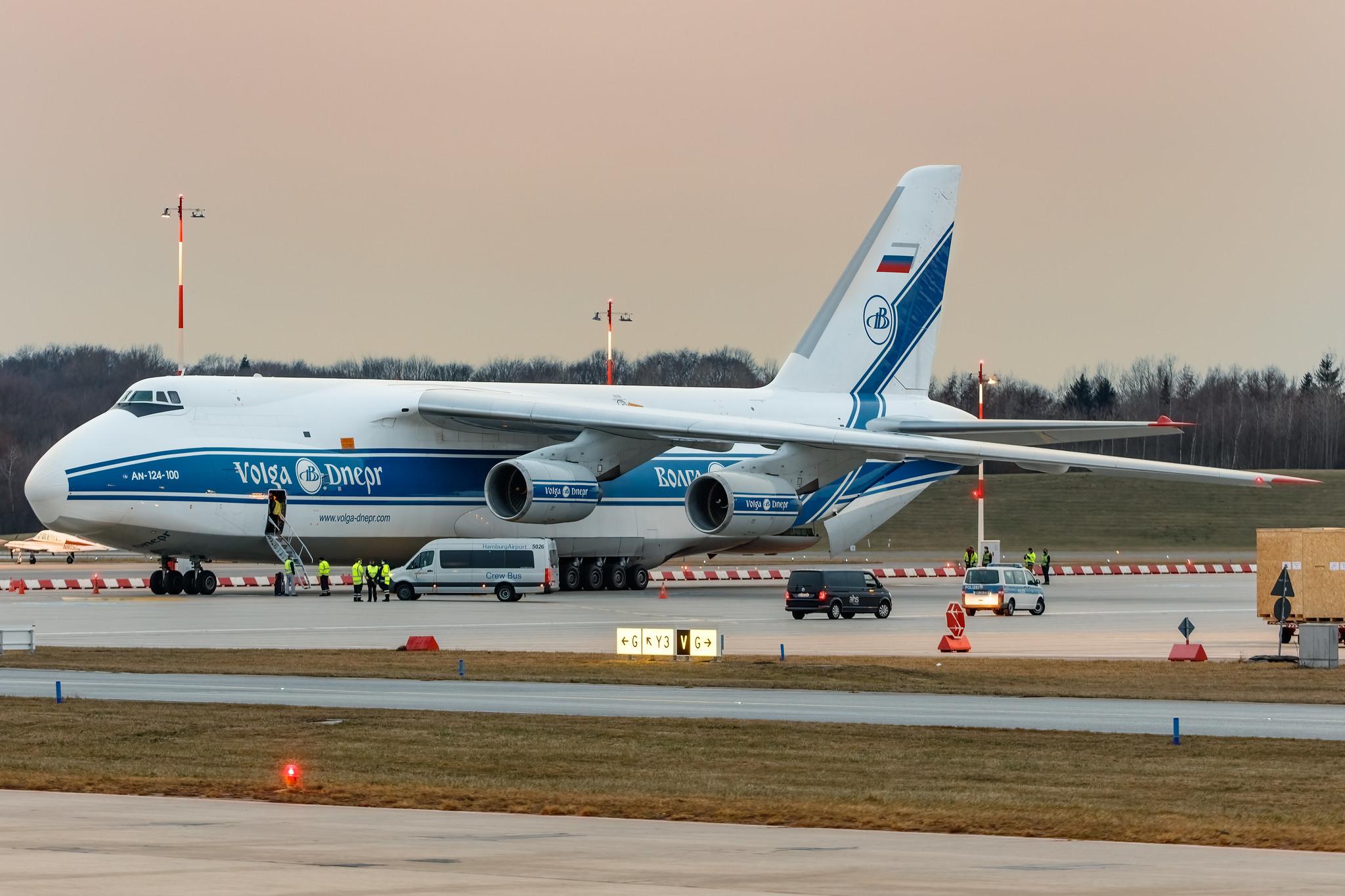 Hamburg Airport: Volga-Dnepr Airlines (VI / VDA) |  Antonov An-124-100 Ruslan A124 | RA-82046 | MSN 9773052255117