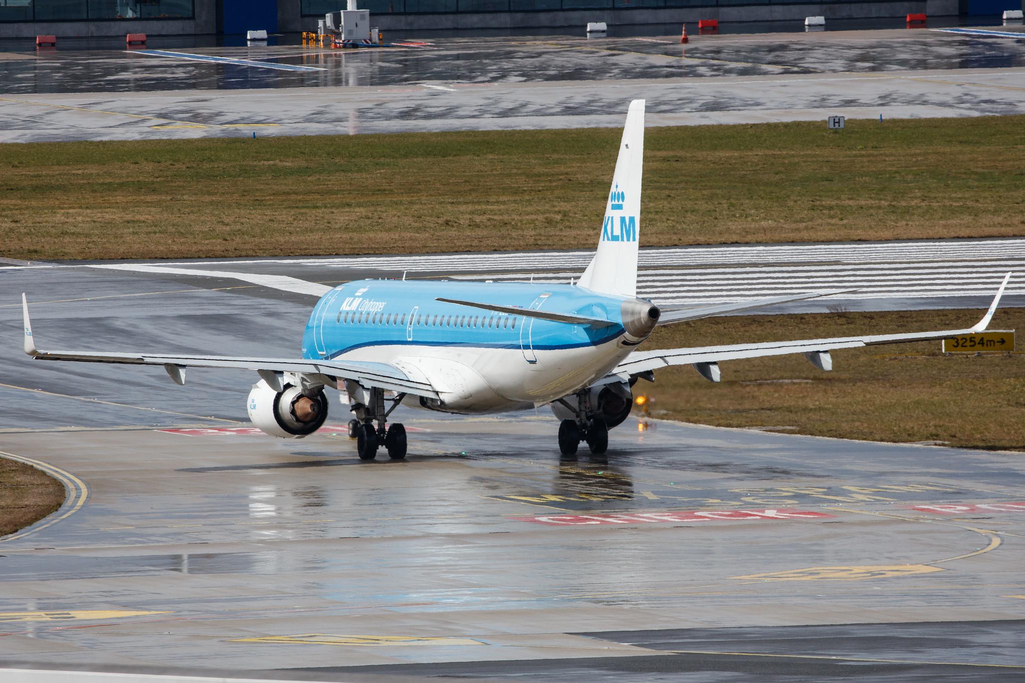 Hamburg Airport: KLM (KL / KLM) | Operator: KLM Cityhopper |  Embraer E190STD E190 | PH-EZR | MSN 19000375