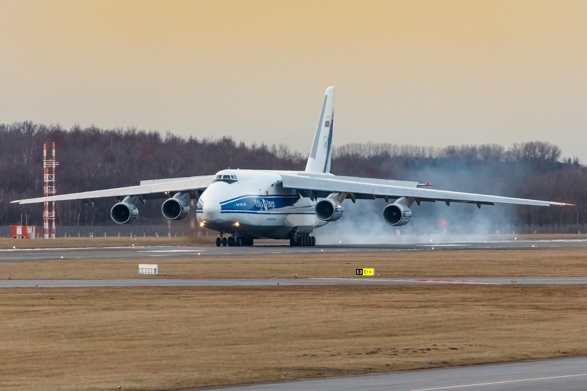 Hamburg Airport: Volga-Dnepr Airlines (VI / VDA) |  Antonov An-124-100 Ruslan A124 | RA-82046 | MSN 9773052255117