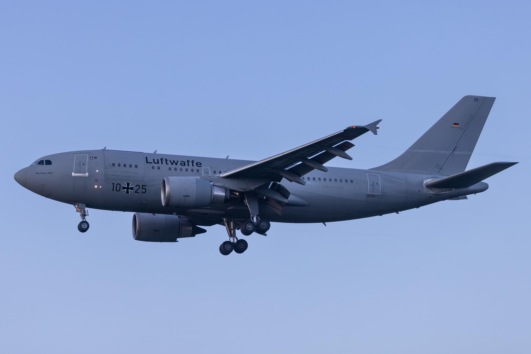 Hamburg Airport:  German Air Force (/ GAF) | Airbus A310-304 MRTT A310 | 10+25 | MSN 484