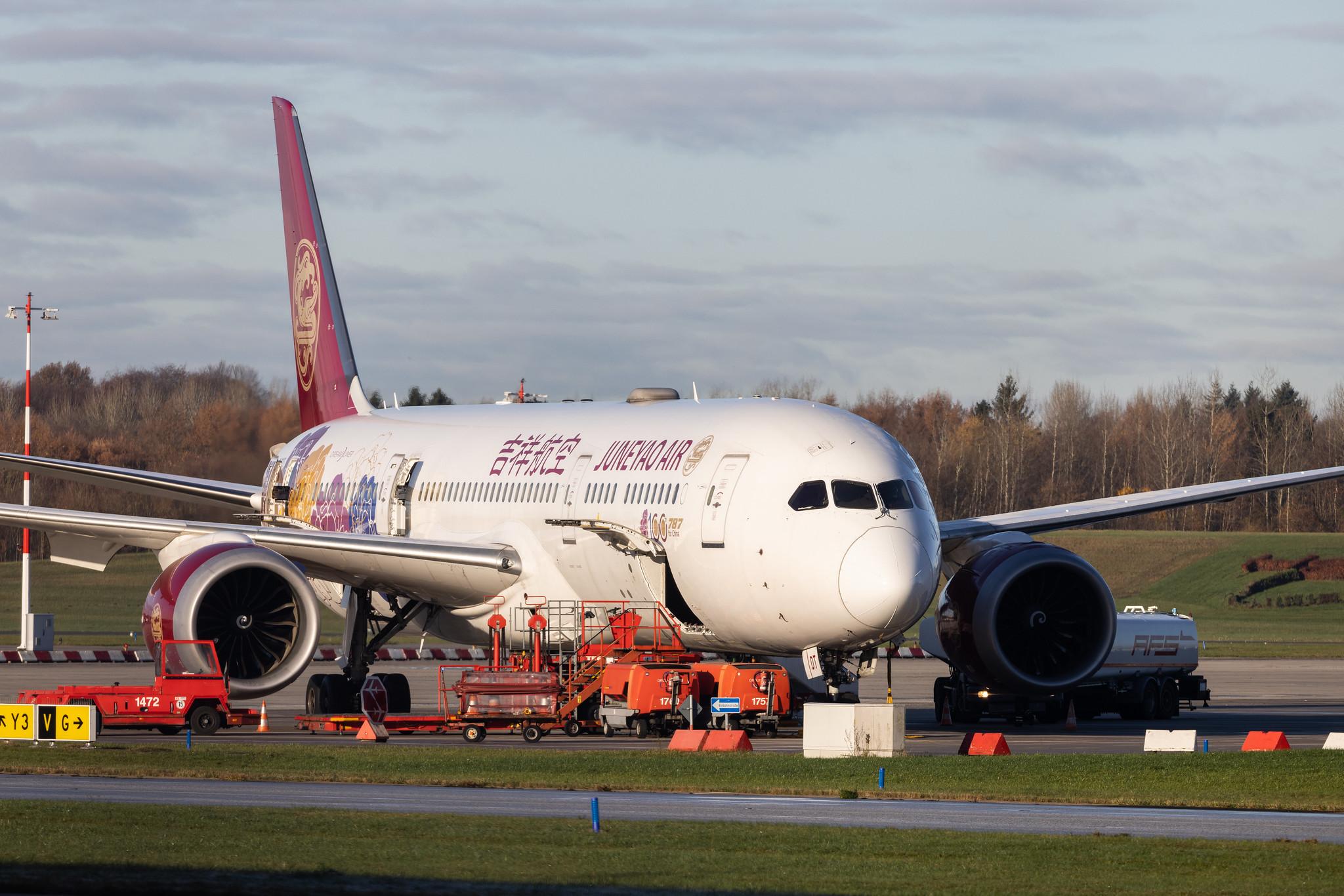 Hamburg Airport: Juneyao Air (HO / DKH) |  Livery: Chinese Peony Livery |  Boeing 787-9 Dreamliner B789 | B-20DT | MSN 65429