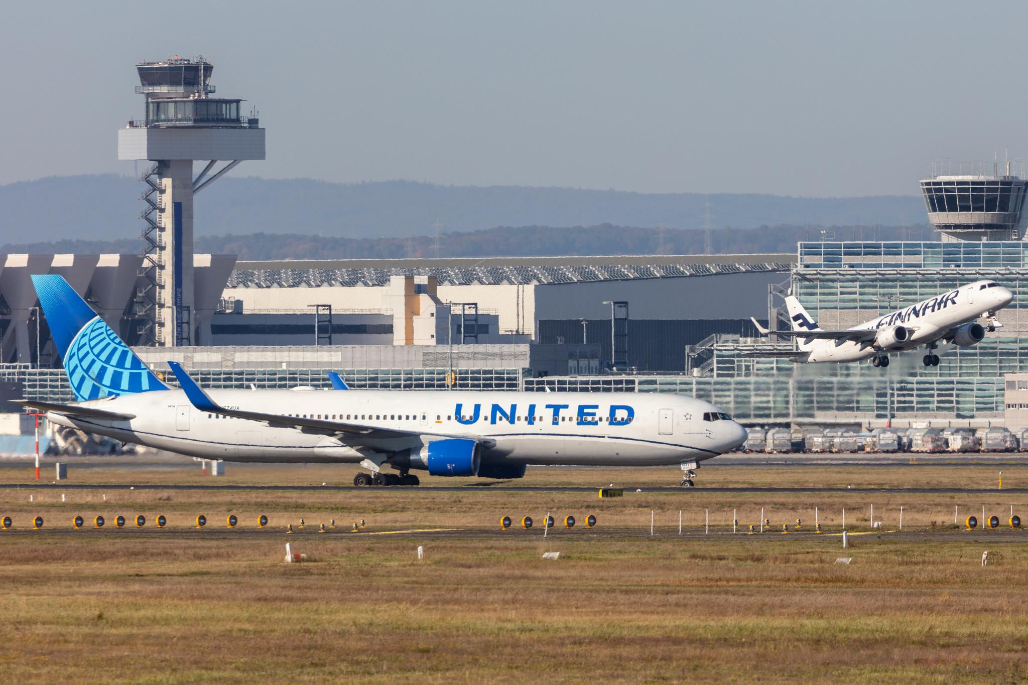 Frankfurt Airport: United Airlines (UA / UAL) |  Boeing 767-322(ER) B763 | N674UA | MSN 29242