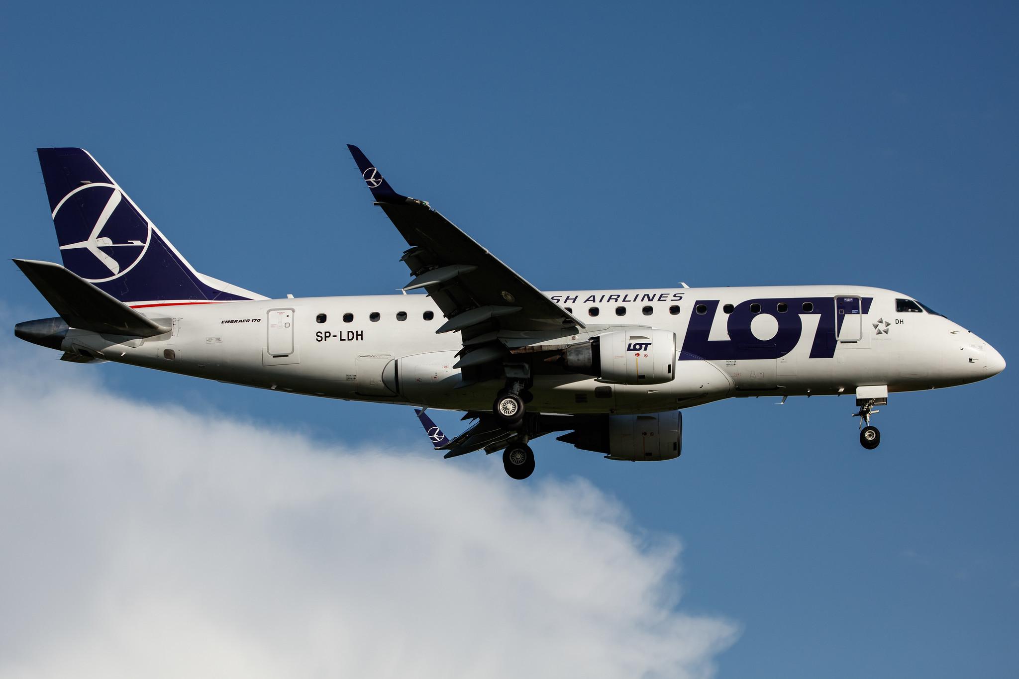 Hamburg Airport: LOT (LO / LOT) |  Embraer E170STD E170 | SP-LDH | MSN 17000069