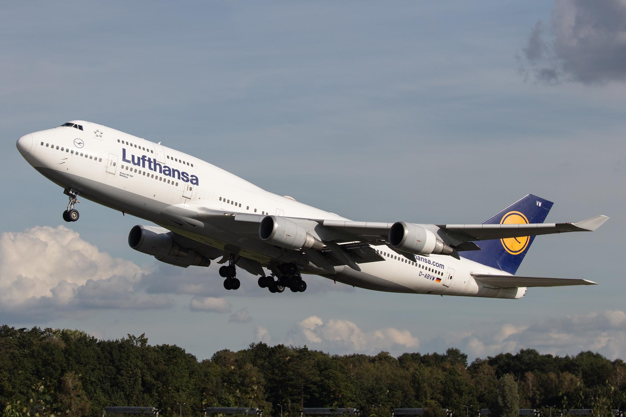 Hamburg Airport: Lufthansa (LH / DLH) |  Boeing 747-430 B744 | D-ABVW | MSN 29493