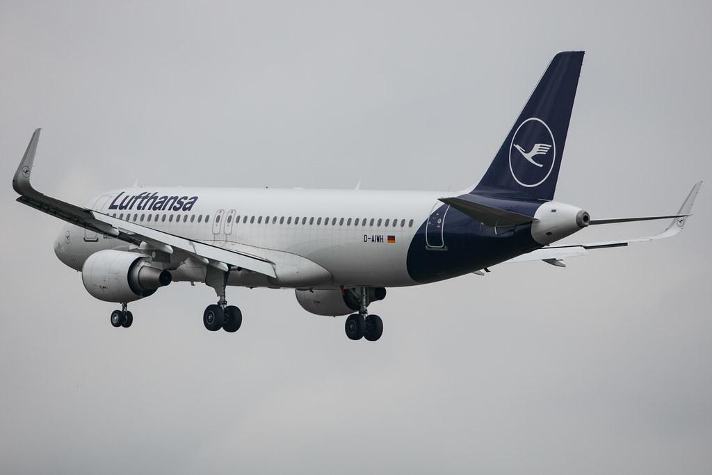 Hamburg Airport: Lufthansa (LH / DLH) |  Airbus A320-214 A320 | D-AIWH | MSN 8911