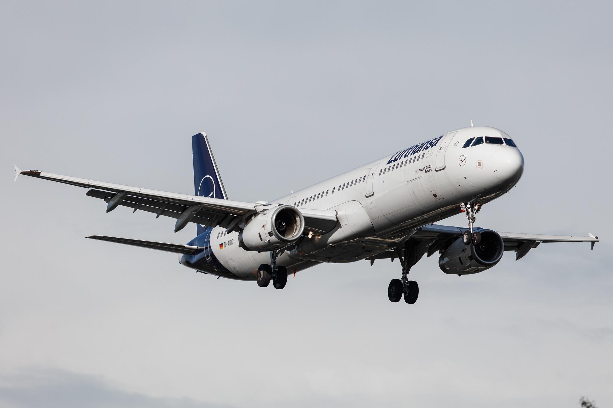 Hamburg Airport: Lufthansa (LH / DLH) |  Airbus A321-231 A321 | D-AIDC | MSN 4560