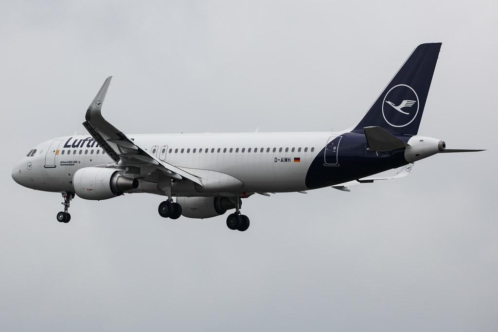 Hamburg Airport: Lufthansa (LH / DLH) |  Airbus A320-214 A320 | D-AIWH | MSN 8911