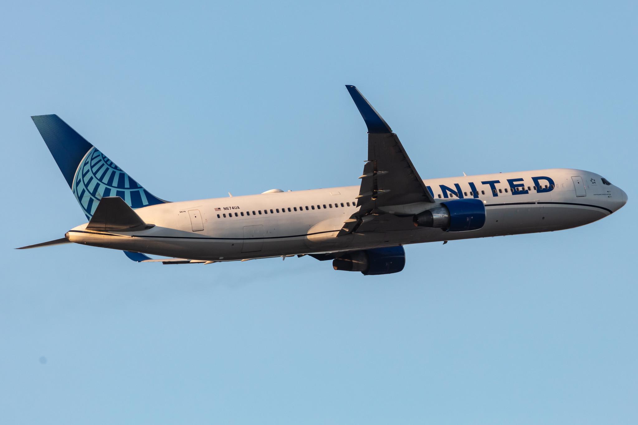 Frankfurt Airport: United Airlines (UA / UAL) |  Boeing 767-322(ER) B763 | N674UA | MSN 29242