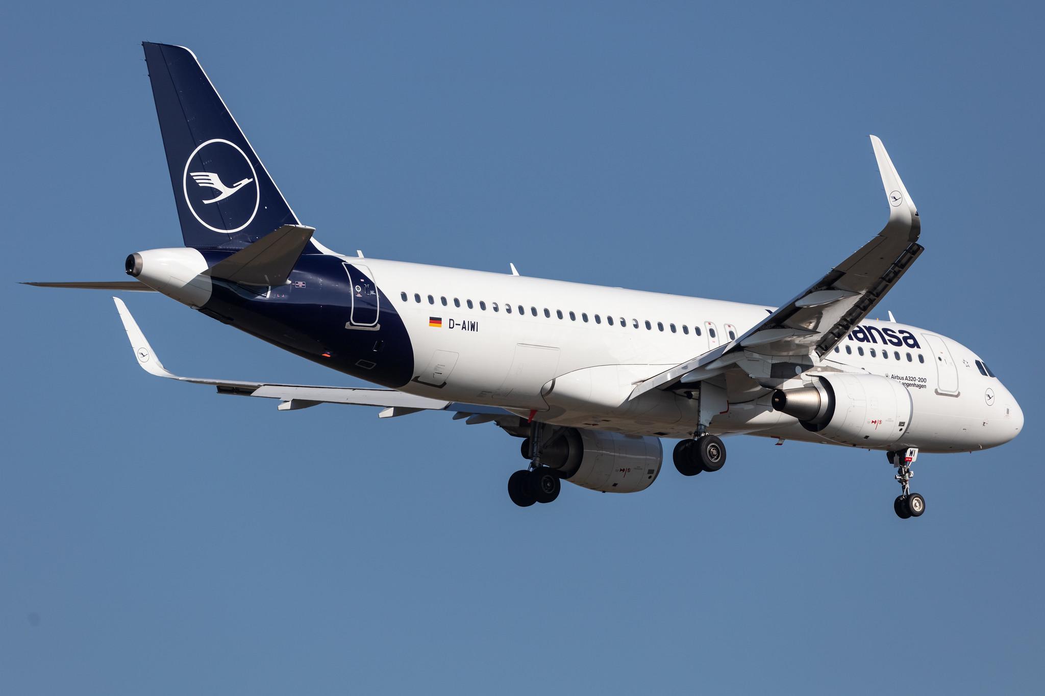 Frankfurt Airport: Lufthansa (LH / DLH) |  Airbus A320-214 A320 | D-AIWI | MSN 8951