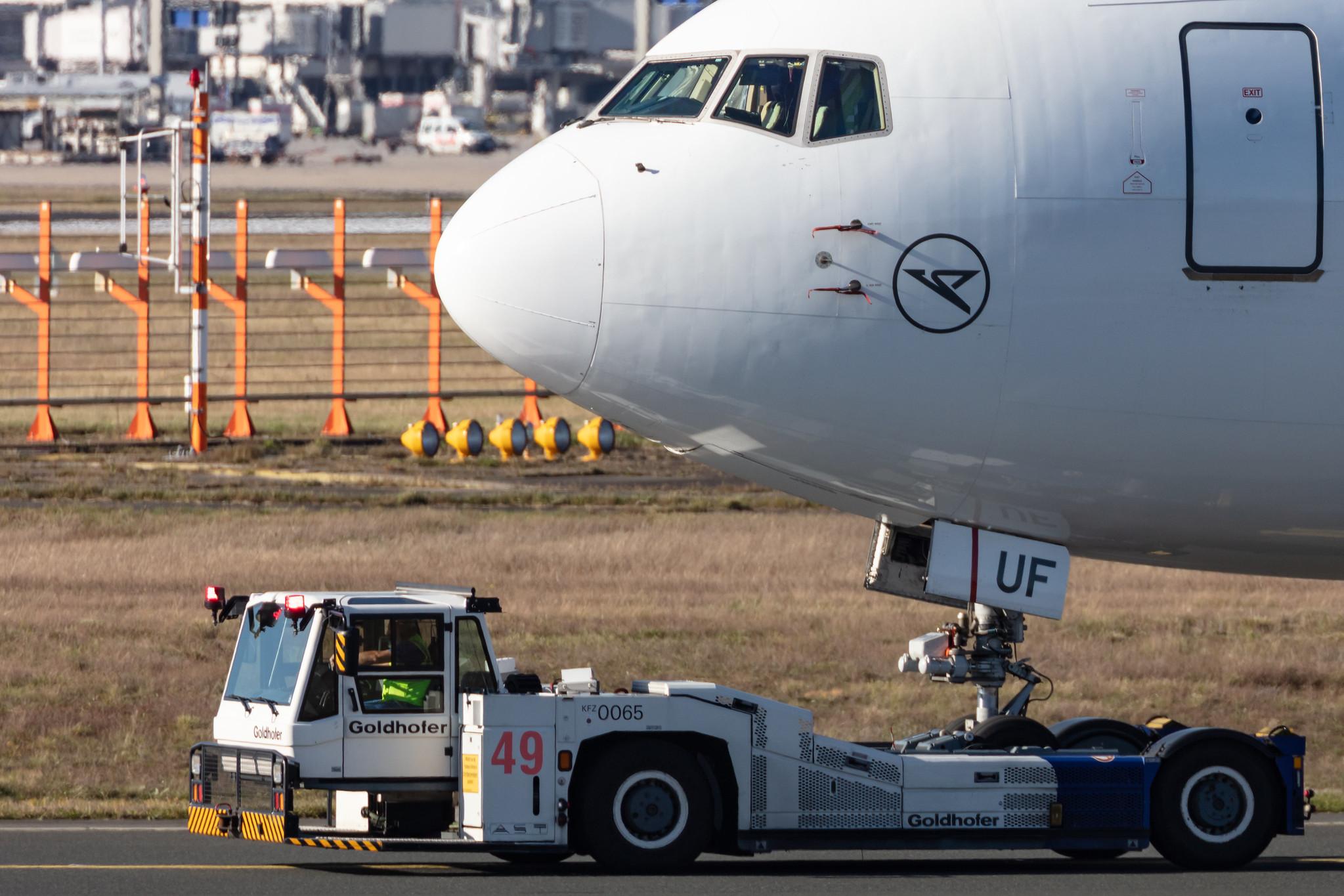 Frankfurt Airport: Condor (DE / CFG) |  Boeing 767-330(ER) B763 | D-ABUF | MSN 26985