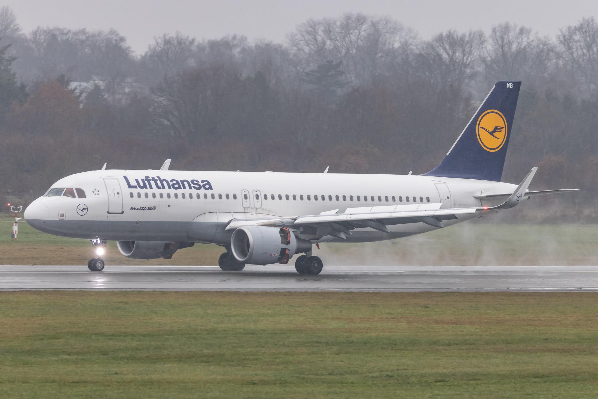Hamburg Airport: Lufthansa (LH / DLH) |  Airbus A320-214 A320 | D-AIWB | MSN 7699