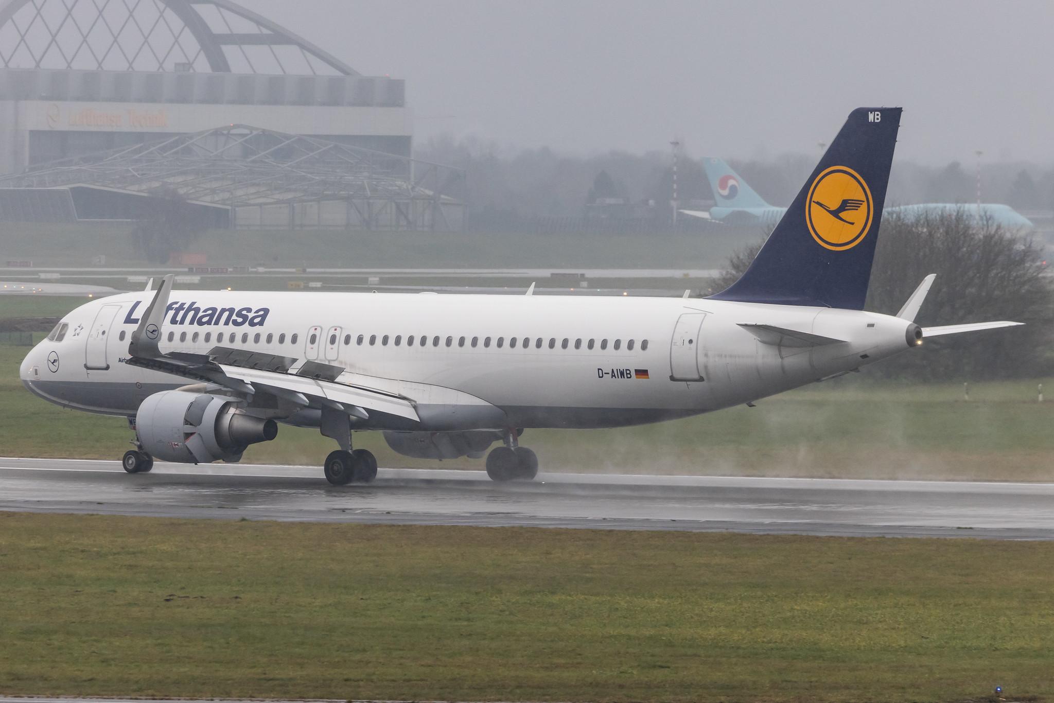 Hamburg Airport: Lufthansa (LH / DLH) |  Airbus A320-214 A320 | D-AIWB | MSN 7699