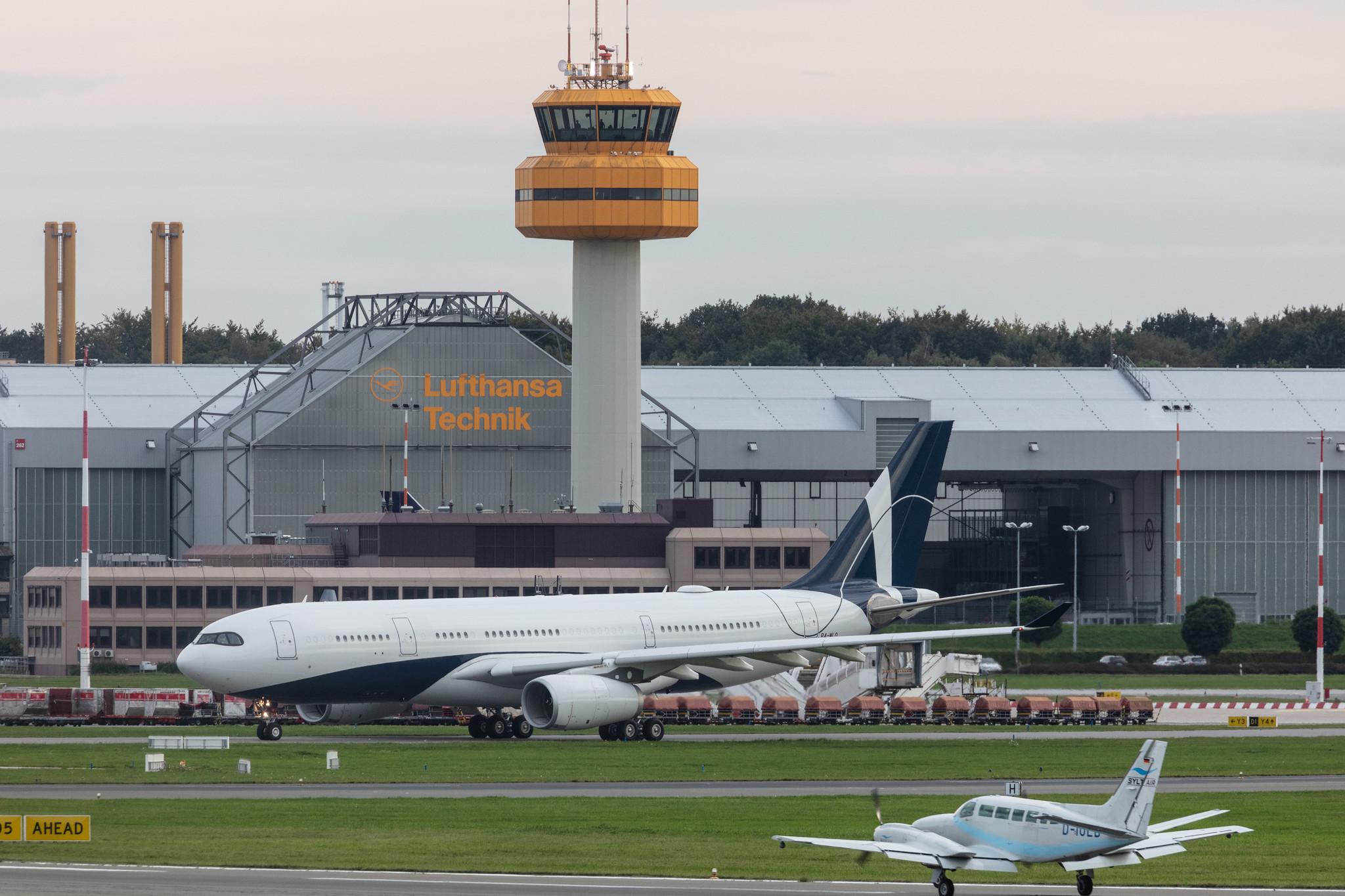 Hamburg Airport: Comlux Aruba (CS / CXB) |  Airbus A330-243 A332 | P4-MLO | MSN 0451