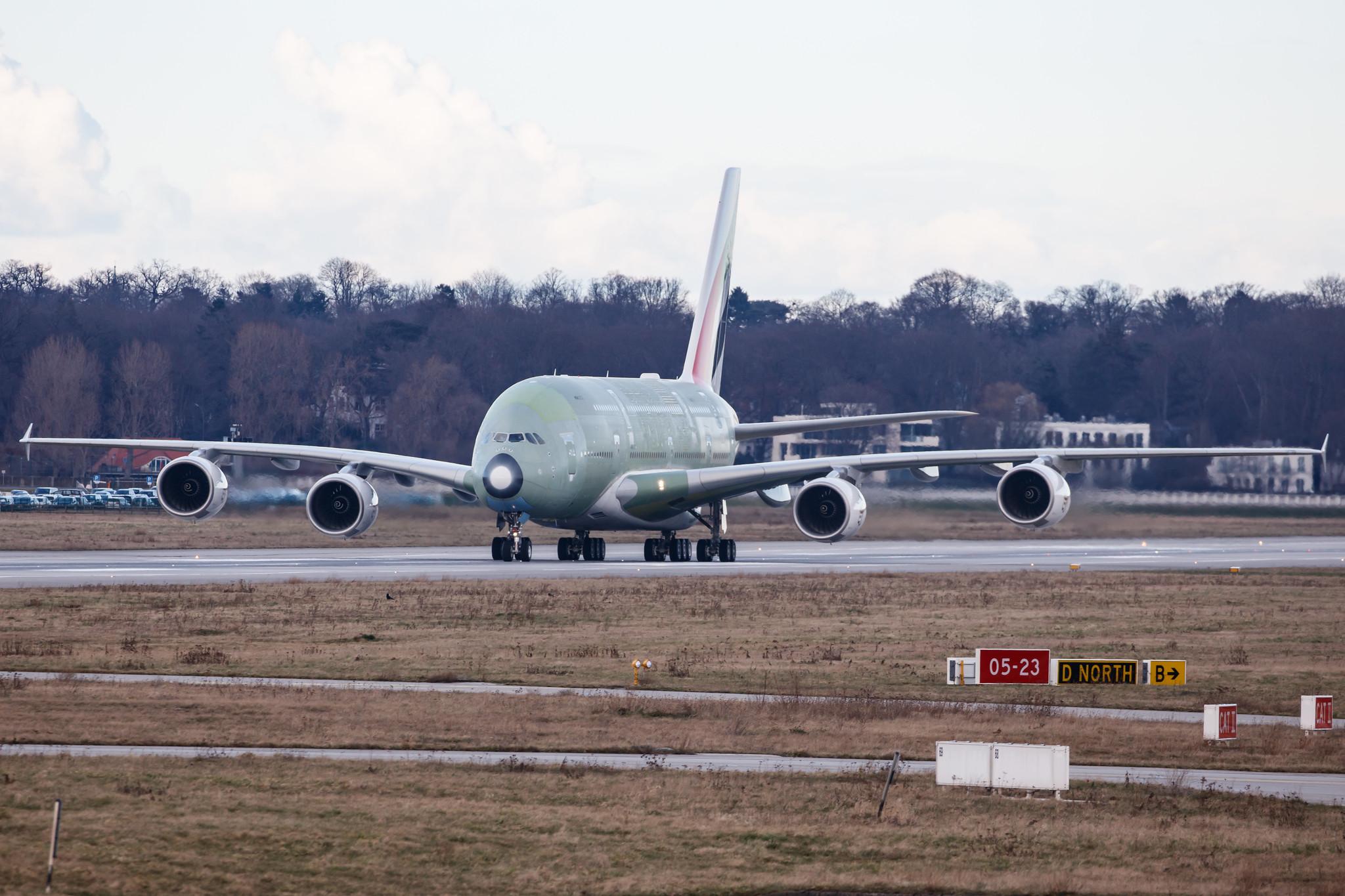 Hamburg Finkenwerder: Emirates  (EK / UAE) |  Airbus A380-842 A388 | F-WWSH (A6-EVS) | MSN 272