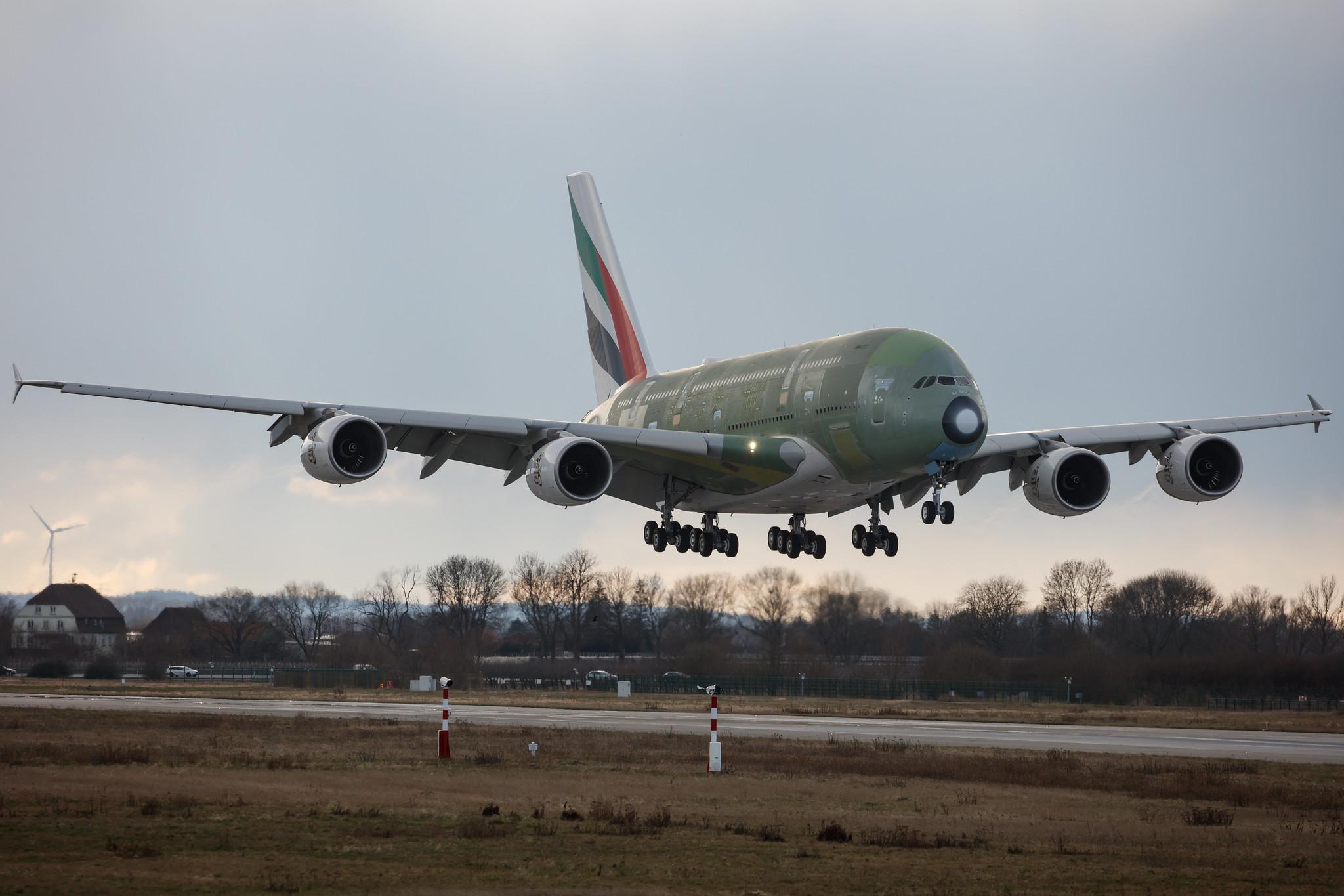 Hamburg Finkenwerder: Emirates  (EK / UAE) |  Airbus A380-842 A388 | F-WWSH (A6-EVS) | MSN 272
