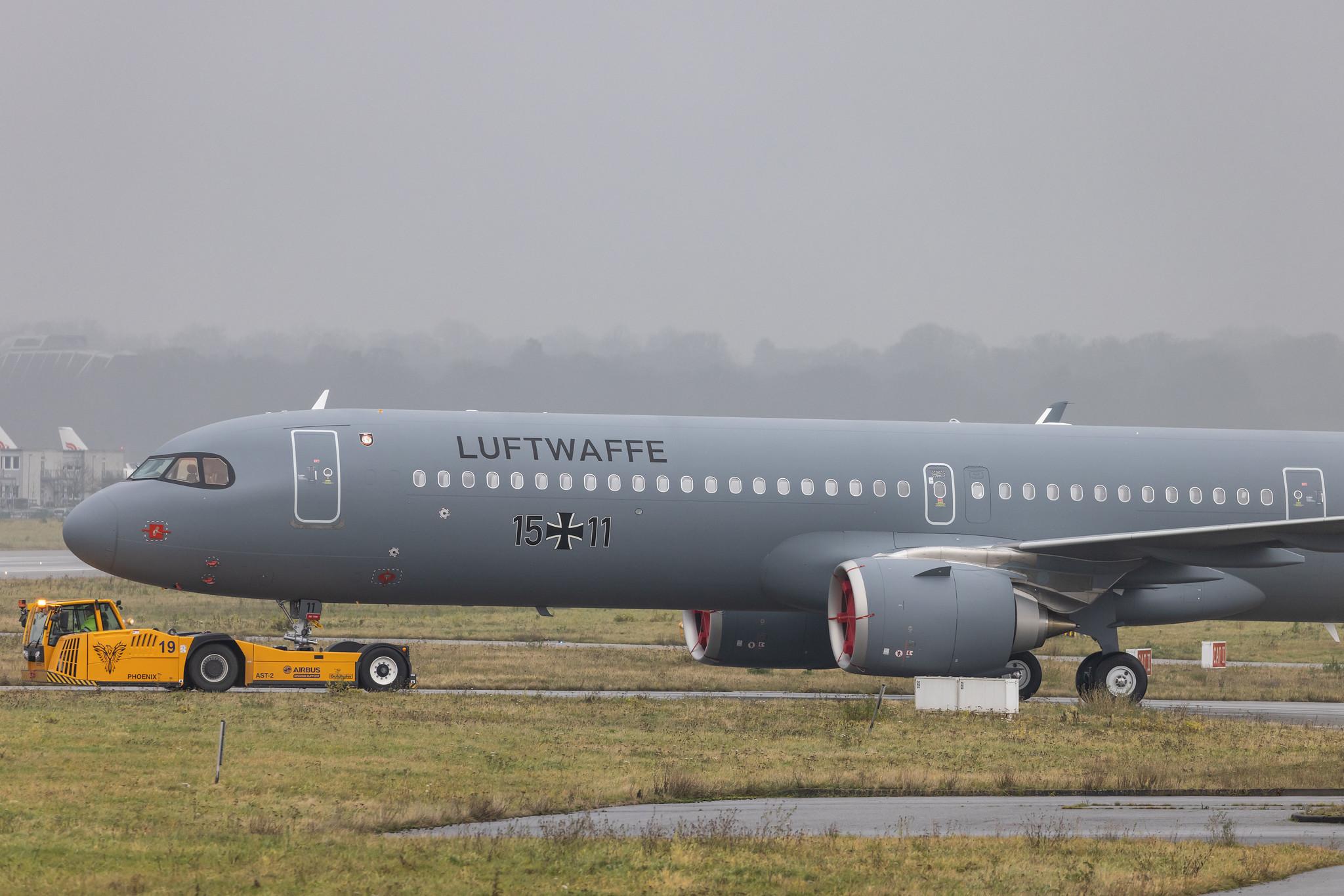 Hamburg Finkenwerder: German Air Force (/ GAF) |  Airbus A321-251NX A21N | D-AYAA (15+11) | MSN 10528