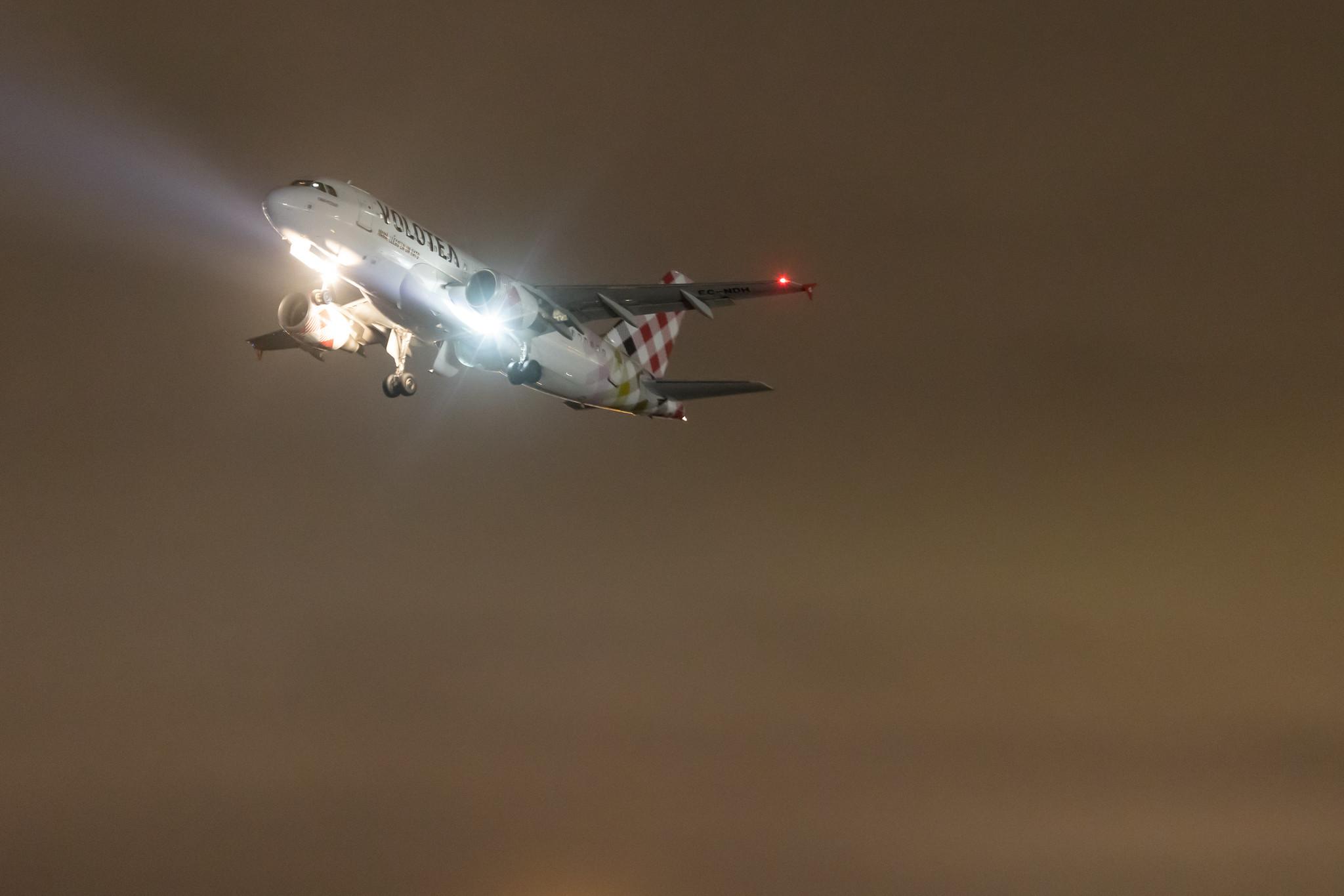 Hamburg Finkenwerder: Volotea (V7 / VOE) |  Airbus A319-111 A319 | EC-NDH | MSN 03403