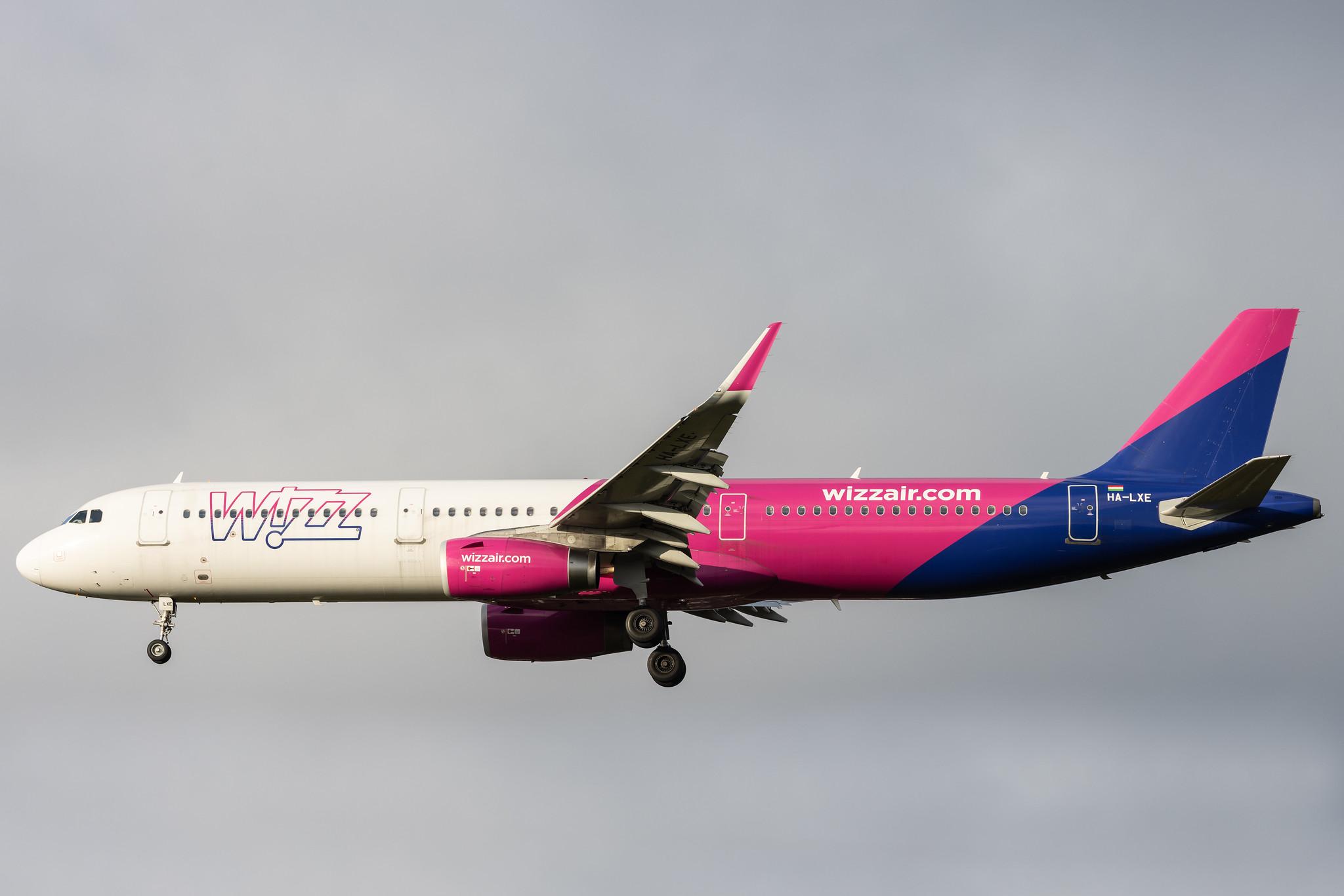 Hamburg Airport: Wizz Air (W6 / WZZ) |  Airbus A321-231 A321 | HA-LXE | MSN 7114