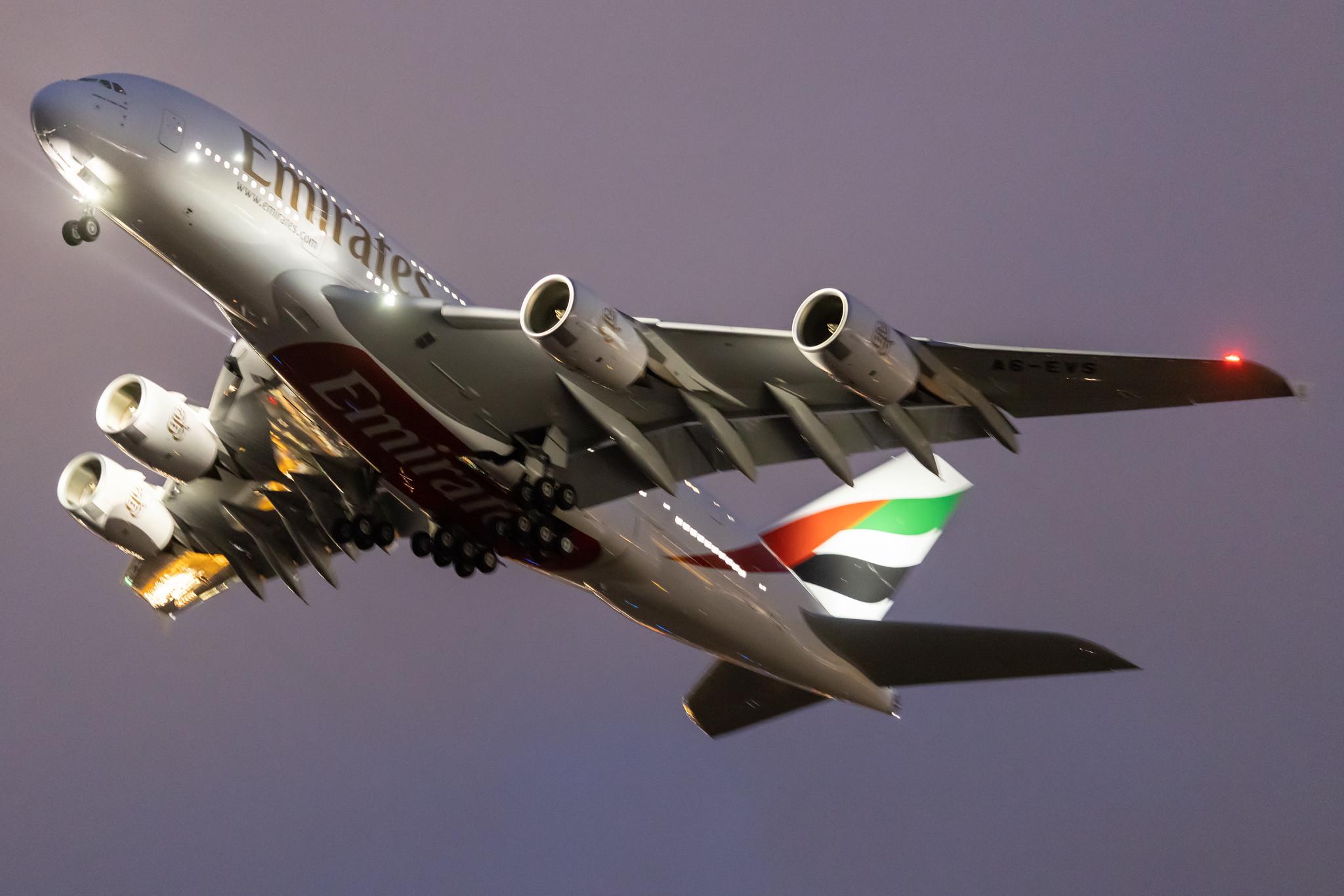 Hamburg Finkenwerder: Emirates (EK / UAE) |  Airbus A380-842 A388 | A6-EVS | MSN 272