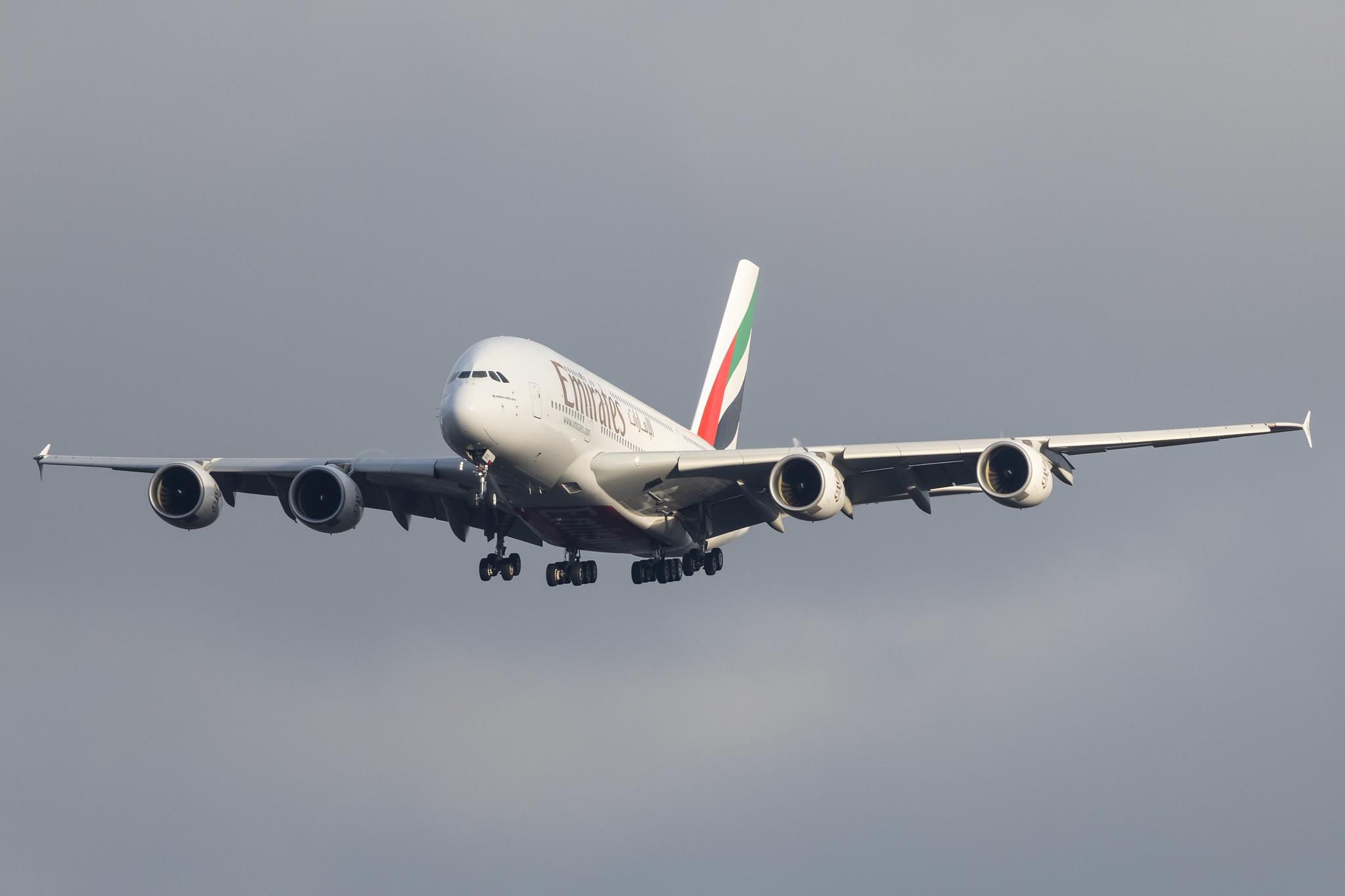 Hamburg Airport: Emirates (EK / UAE) |  Airbus A380-861 A388 | A6-EOC | MSN 165