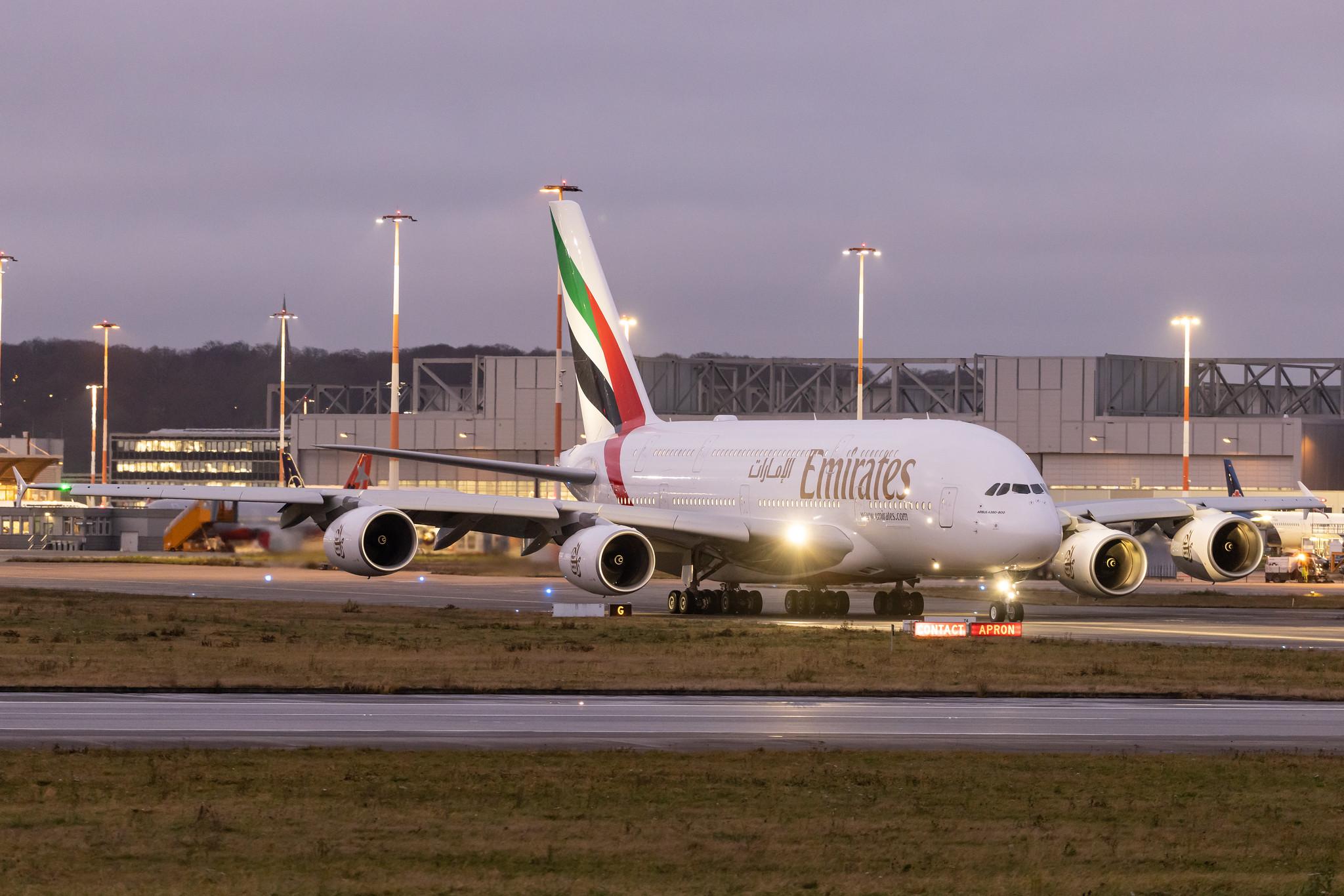 Hamburg Finkenwerder: Emirates (EK / UAE) |  Airbus A380-842 A388 | A6-EVS | MSN 272