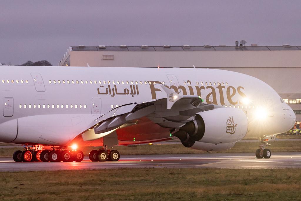 Hamburg Finkenwerder: Emirates (EK / UAE) |  Airbus A380-842 A388 | A6-EVS | MSN 272