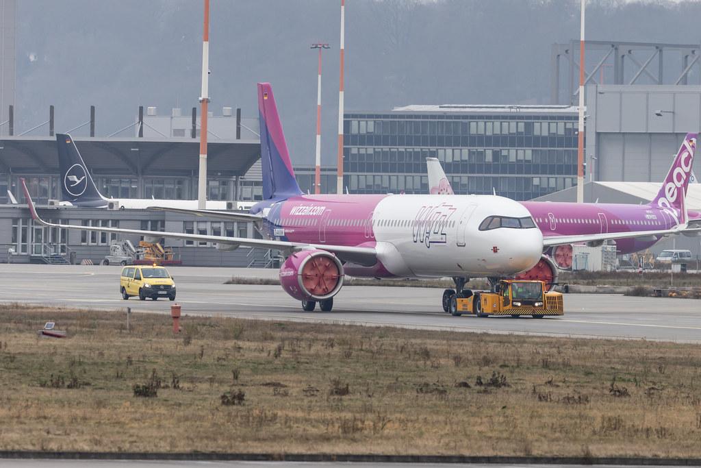 Hamburg Finkenwerder: Wizz Air (W6 / WZZ) | Airbus A321-271NX A21N | D-AVXM (HA-LZH) | MSN 10508