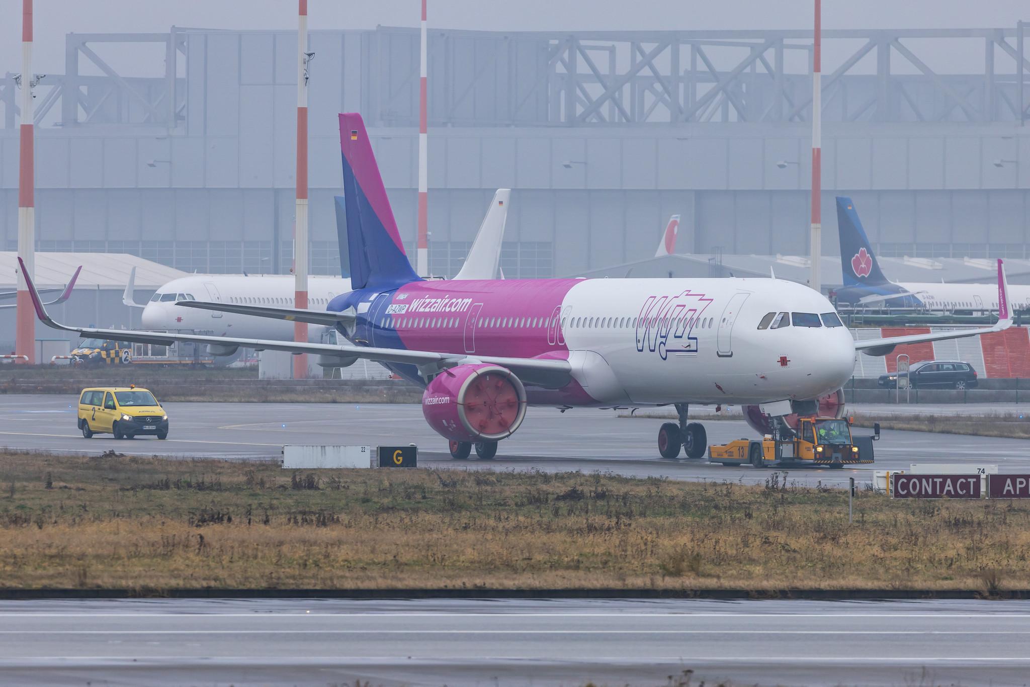 Hamburg Finkenwerder: Wizz Air (W6 / WZZ) | Airbus A321-271NX A21N | D-AZWP | MSN 10792